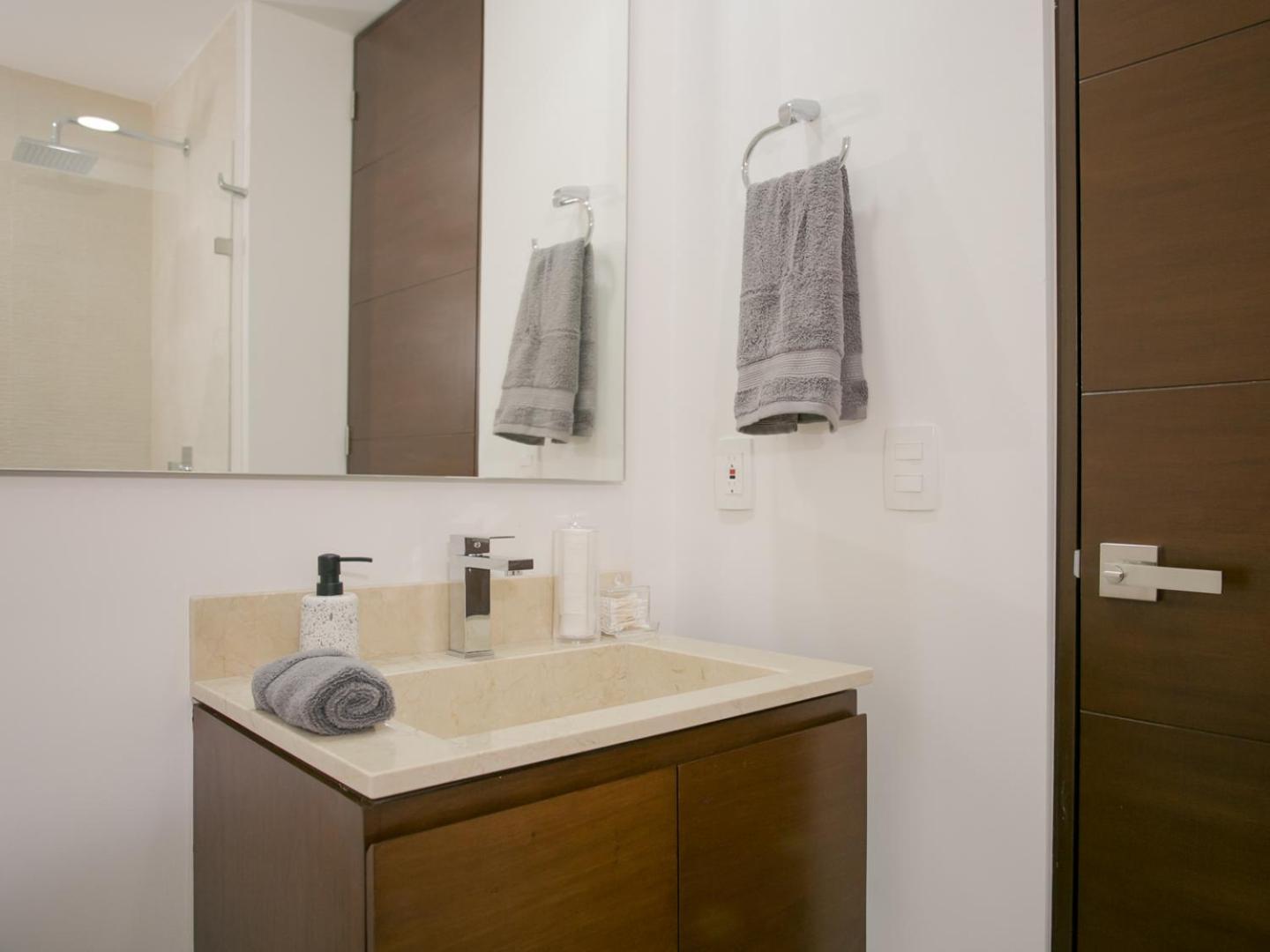 2BR Stunning Apt with Oceanview Rooftop & Pool by Solmar Rentals