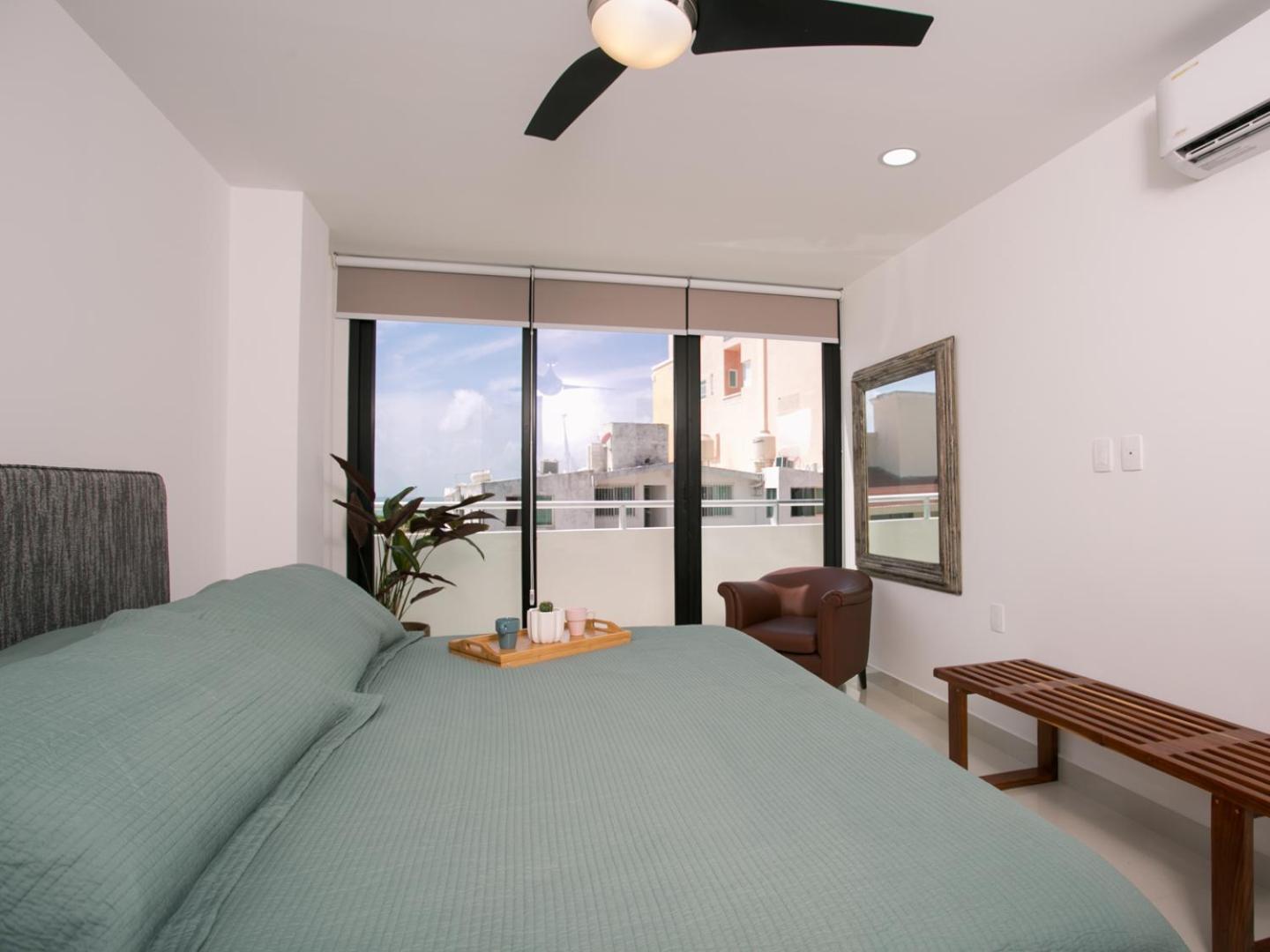 2BR Stunning Apt with Oceanview Rooftop & Pool by Solmar Rentals