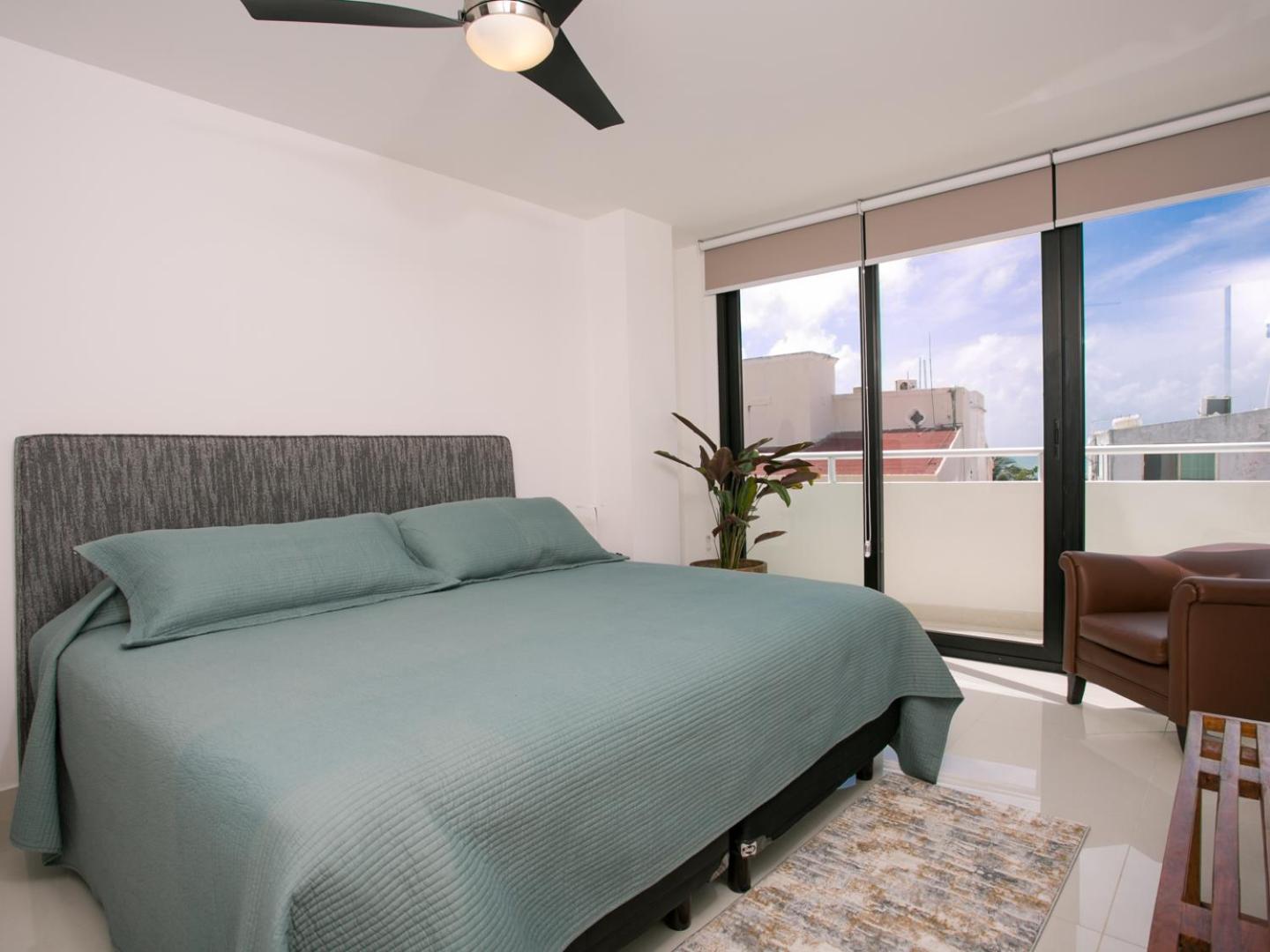 2BR Stunning Apt with Oceanview Rooftop & Pool by Solmar Rentals