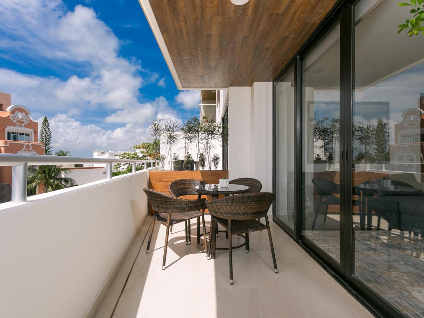 2BR Stunning Apt with Oceanview Rooftop & Pool by Solmar Rentals