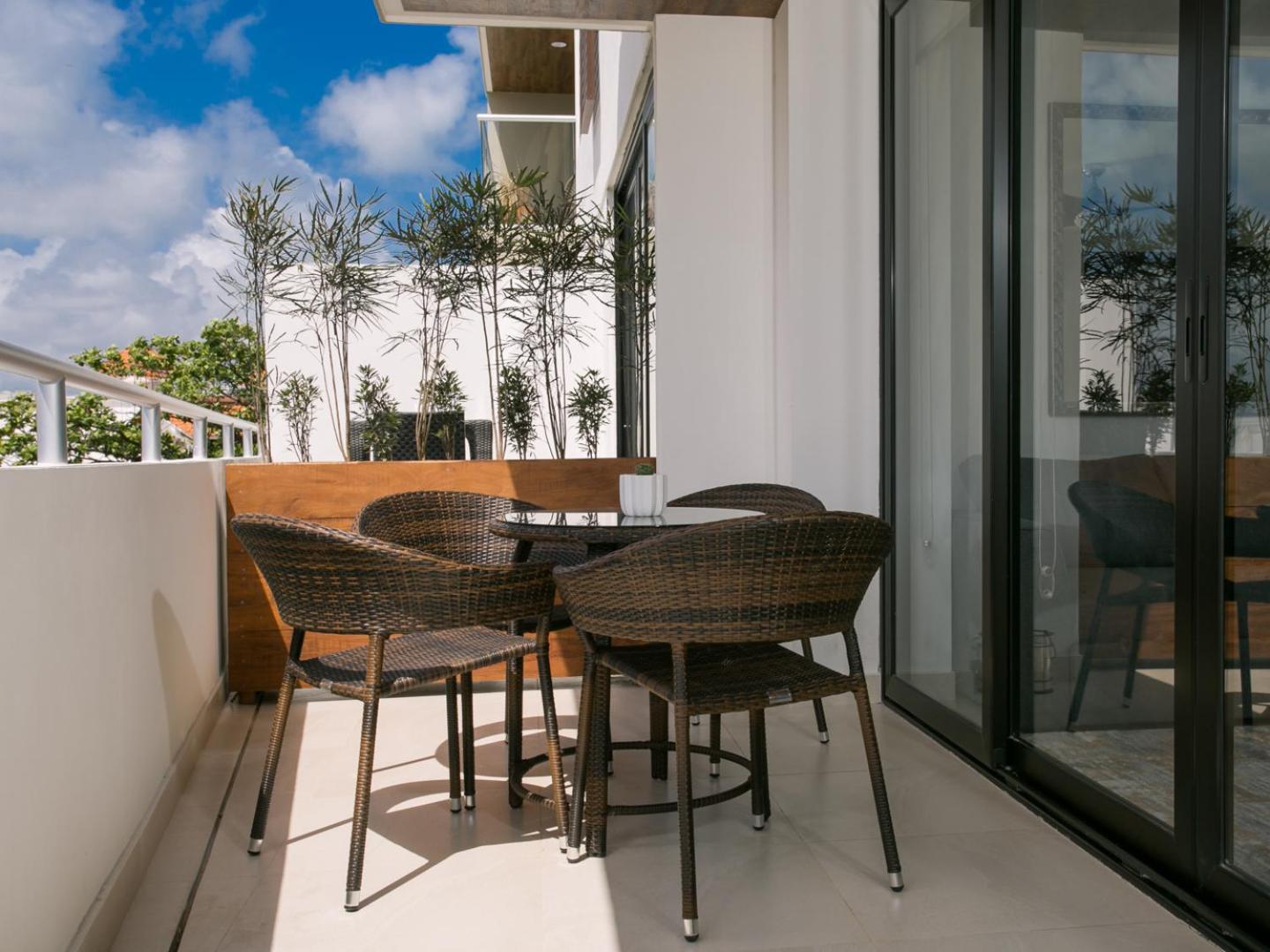 2BR Stunning Apt with Oceanview Rooftop & Pool by Solmar Rentals