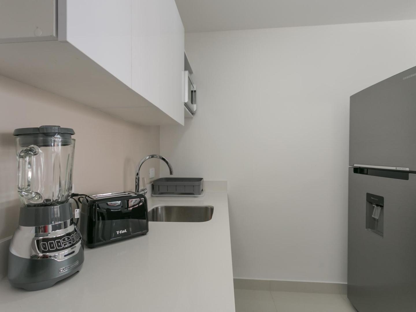 2BR Stunning Apt with Oceanview Rooftop & Pool by Solmar Rentals
