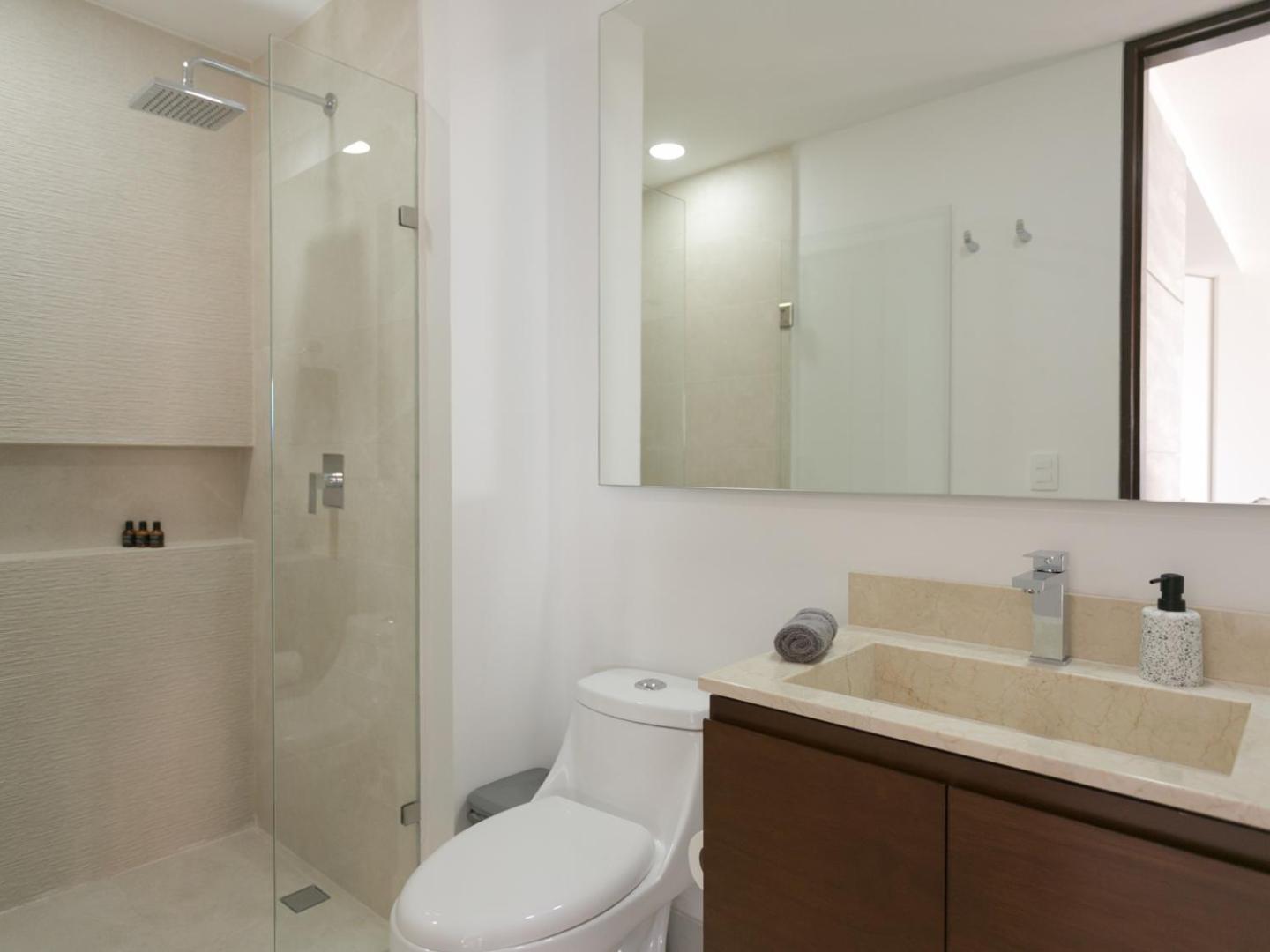 2BR Stunning Apt with Oceanview Rooftop & Pool by Solmar Rentals