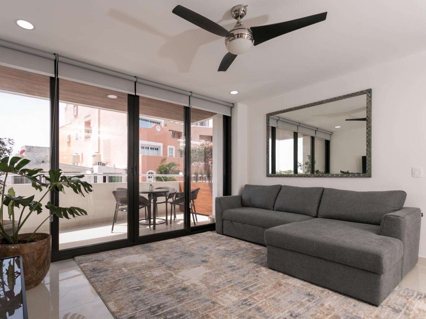 2BR Stunning Apt with Oceanview Rooftop & Pool by Solmar Rentals