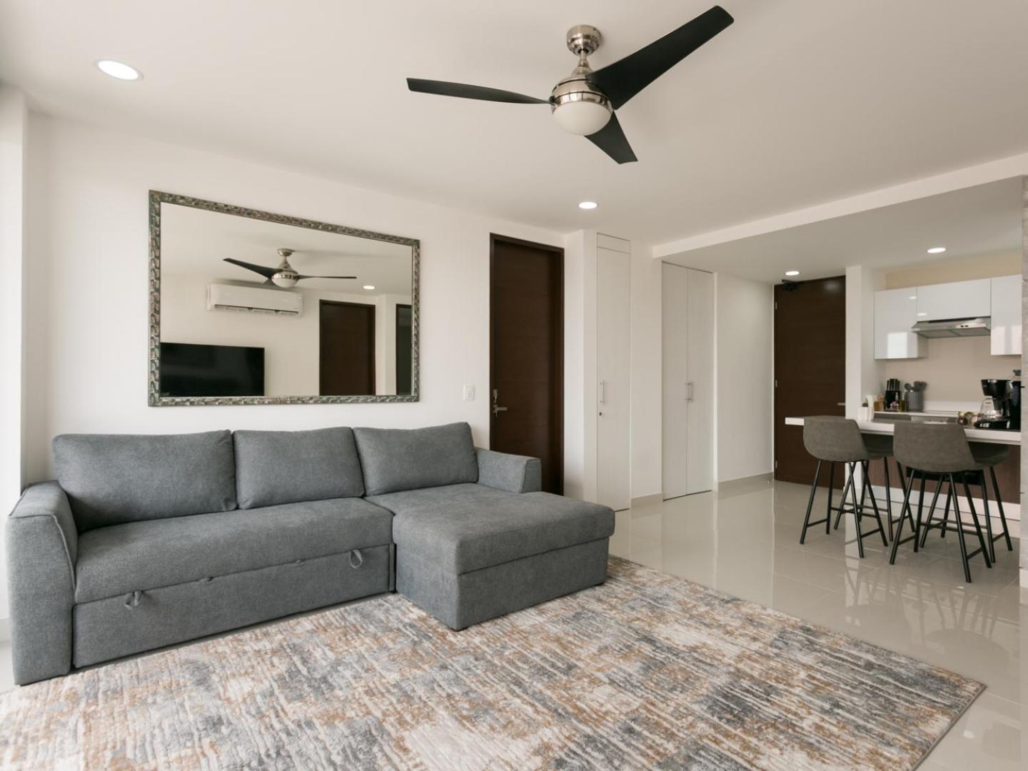 2BR Stunning Apt with Oceanview Rooftop & Pool by Solmar Rentals