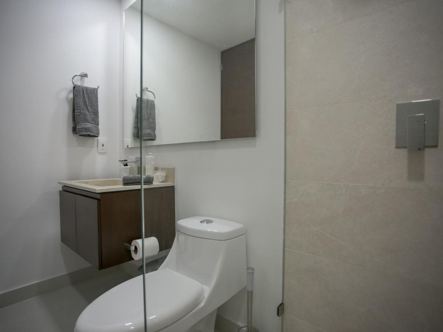 2BR Stunning Apt with Oceanview Rooftop & Pool by Solmar Rentals