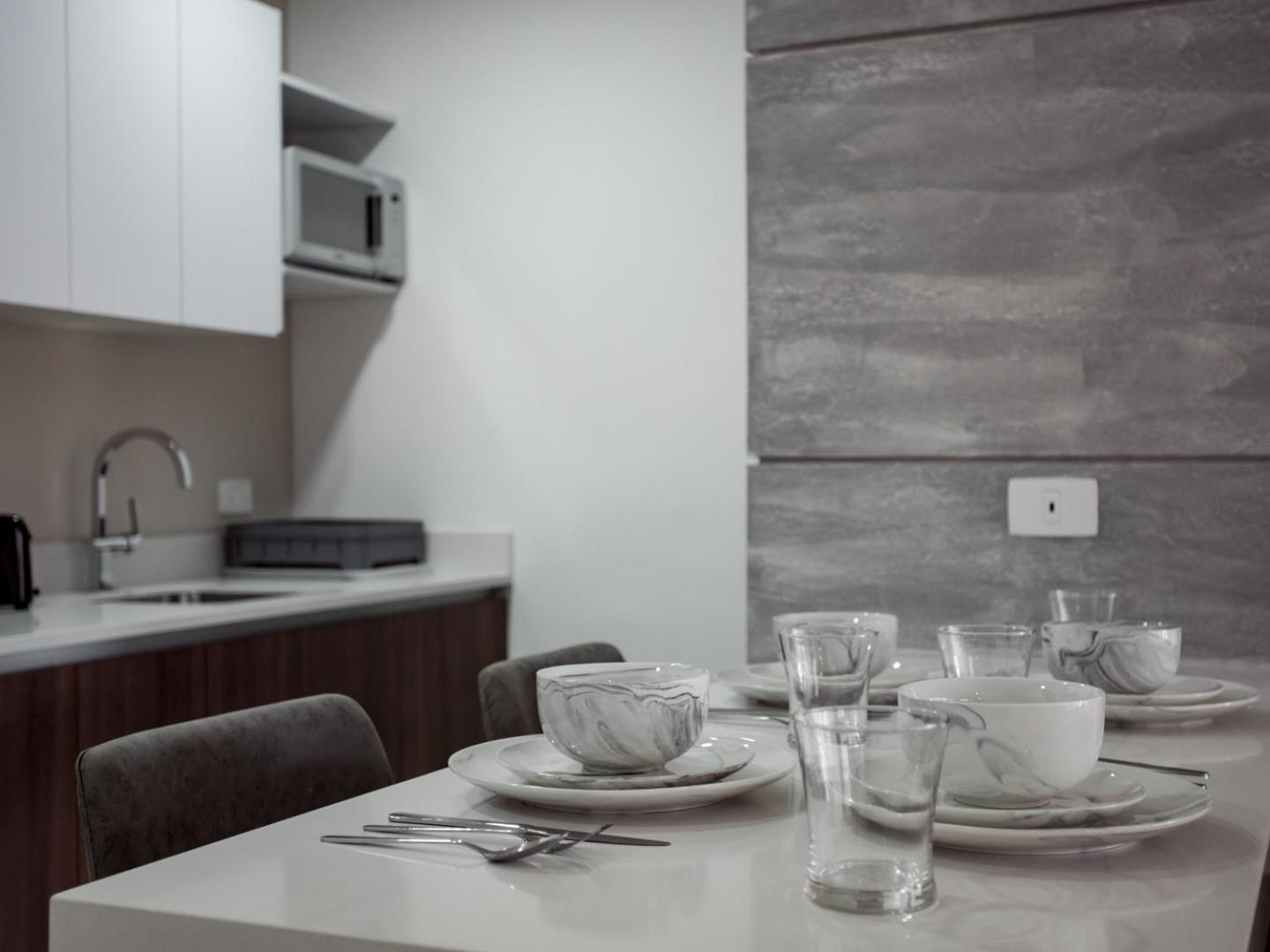 2BR Stunning Apt with Oceanview Rooftop & Pool by Solmar Rentals