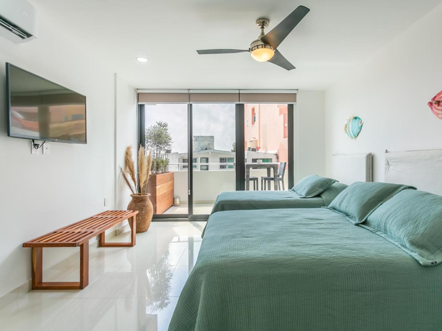 2BR Stunning Apt with Oceanview Rooftop & Pool by Solmar Rentals