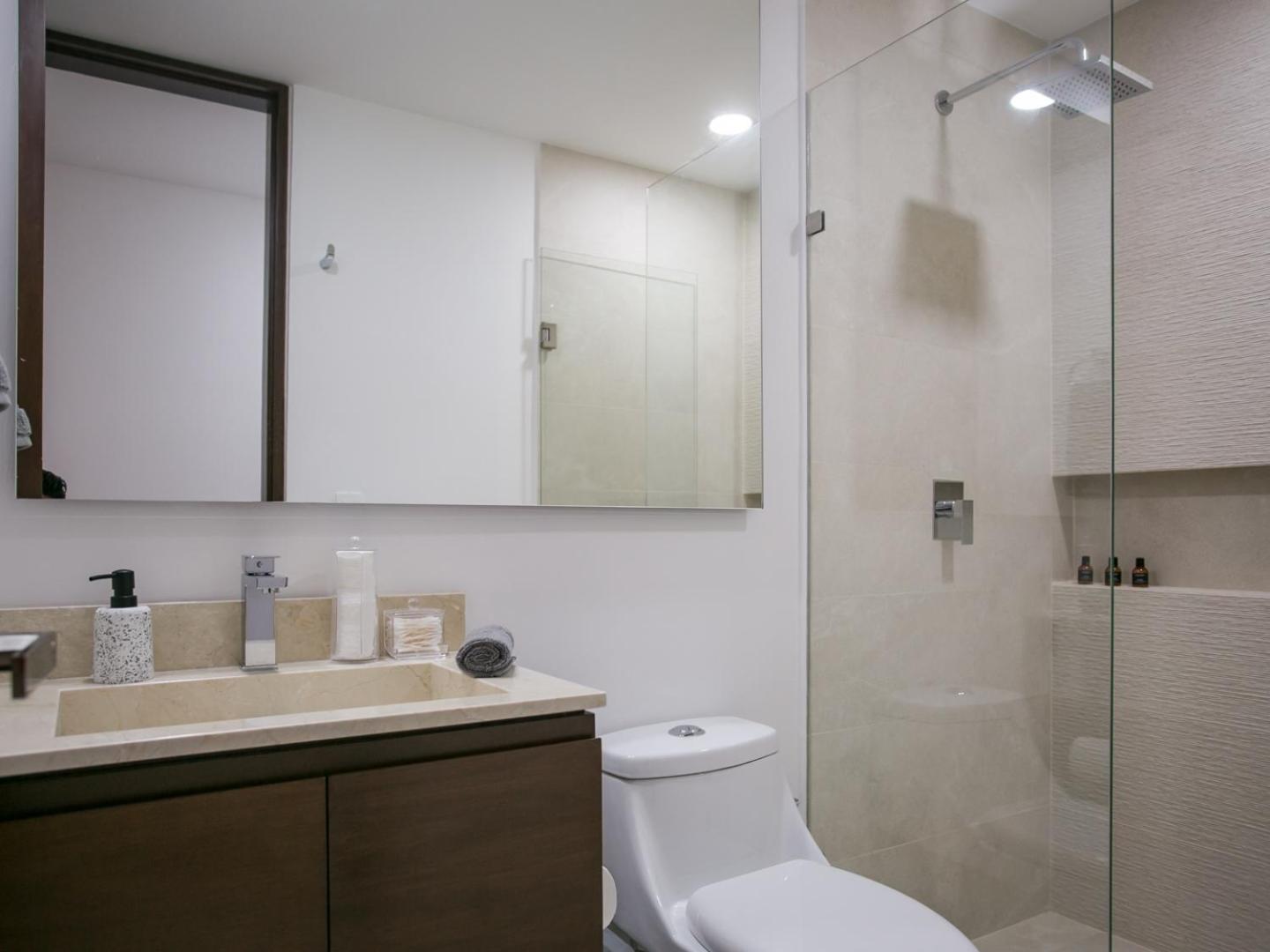 2BR Stunning Apt with Oceanview Rooftop & Pool by Solmar Rentals