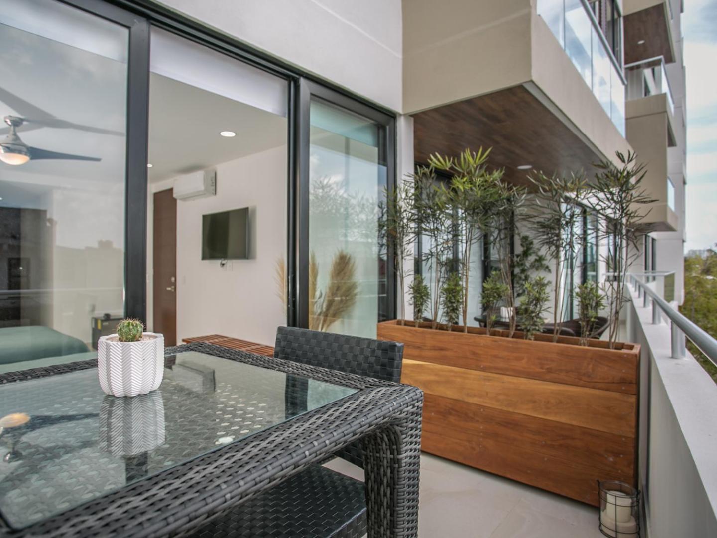 2BR Stunning Apt with Oceanview Rooftop & Pool by Solmar Rentals