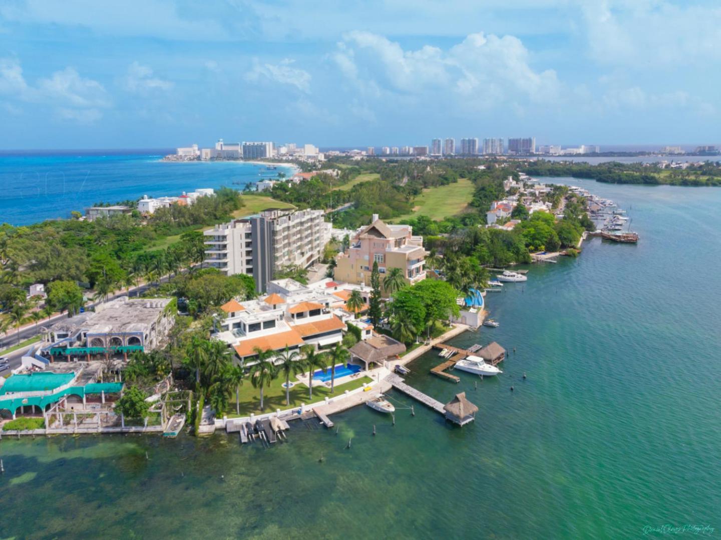 2BR Stunning Apt with Oceanview Rooftop & Pool by Solmar Rentals