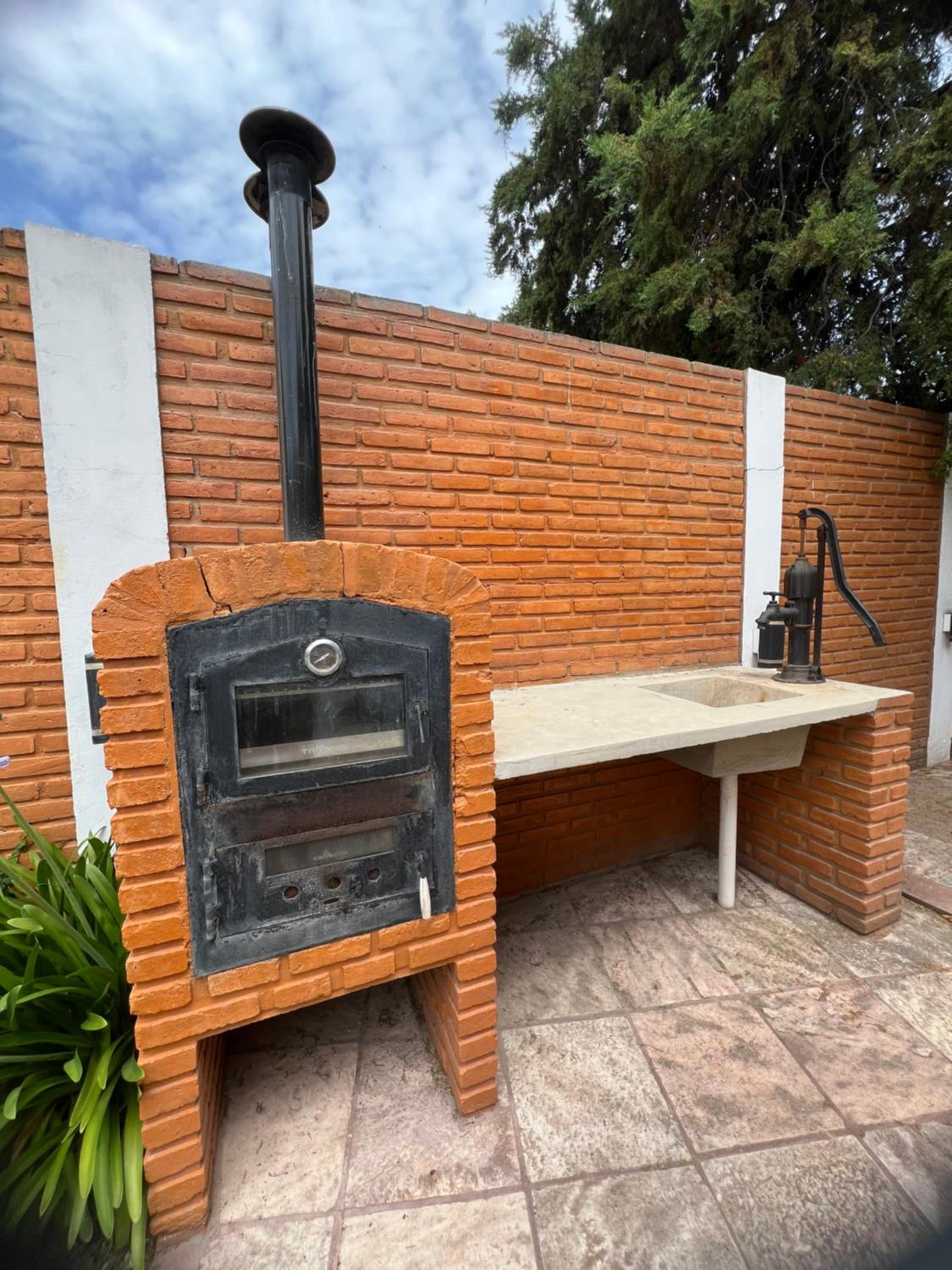 CASA QUINTA EN BARRIO PRIVADO
