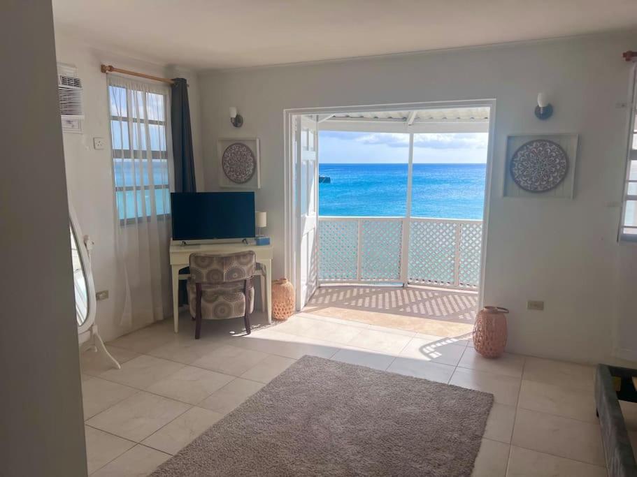 Purple Rain - Direct Seaviews, 2 Bedroom, 2 Bathroom, 3 Terrace Beachfront Bliss