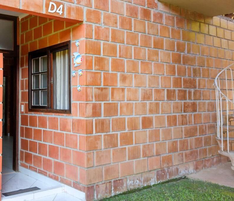 Apto kitnet em condomínio com piscina, em Ubatuba