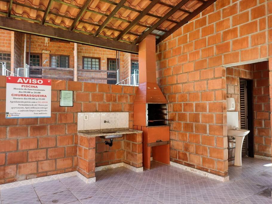 Apto kitnet em condomínio com piscina, em Ubatuba