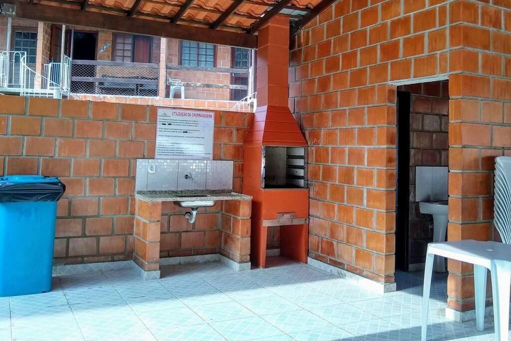 Apto kitnet em condomínio com piscina, em Ubatuba