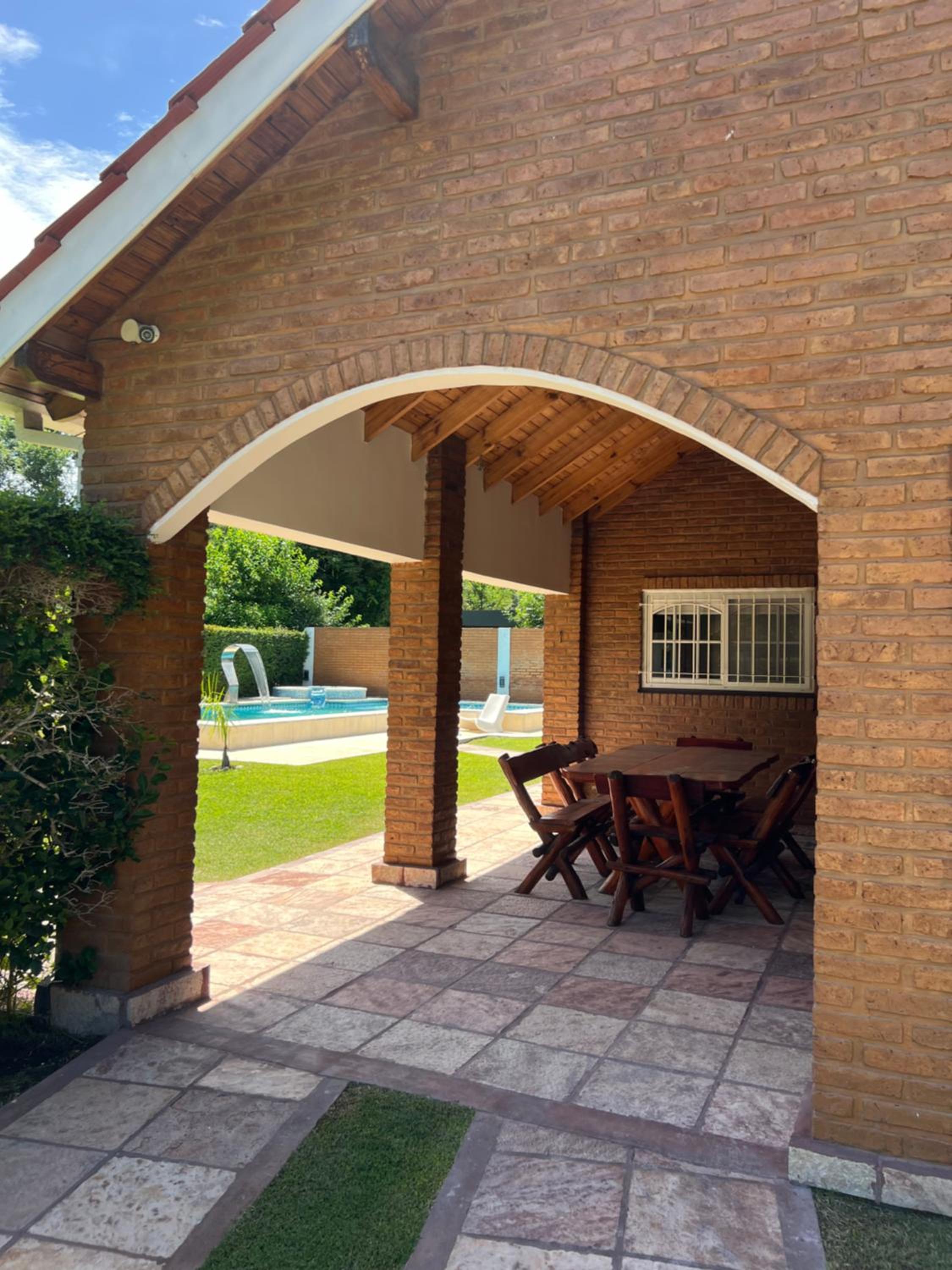 CASA QUINTA EN BARRIO PRIVADO
