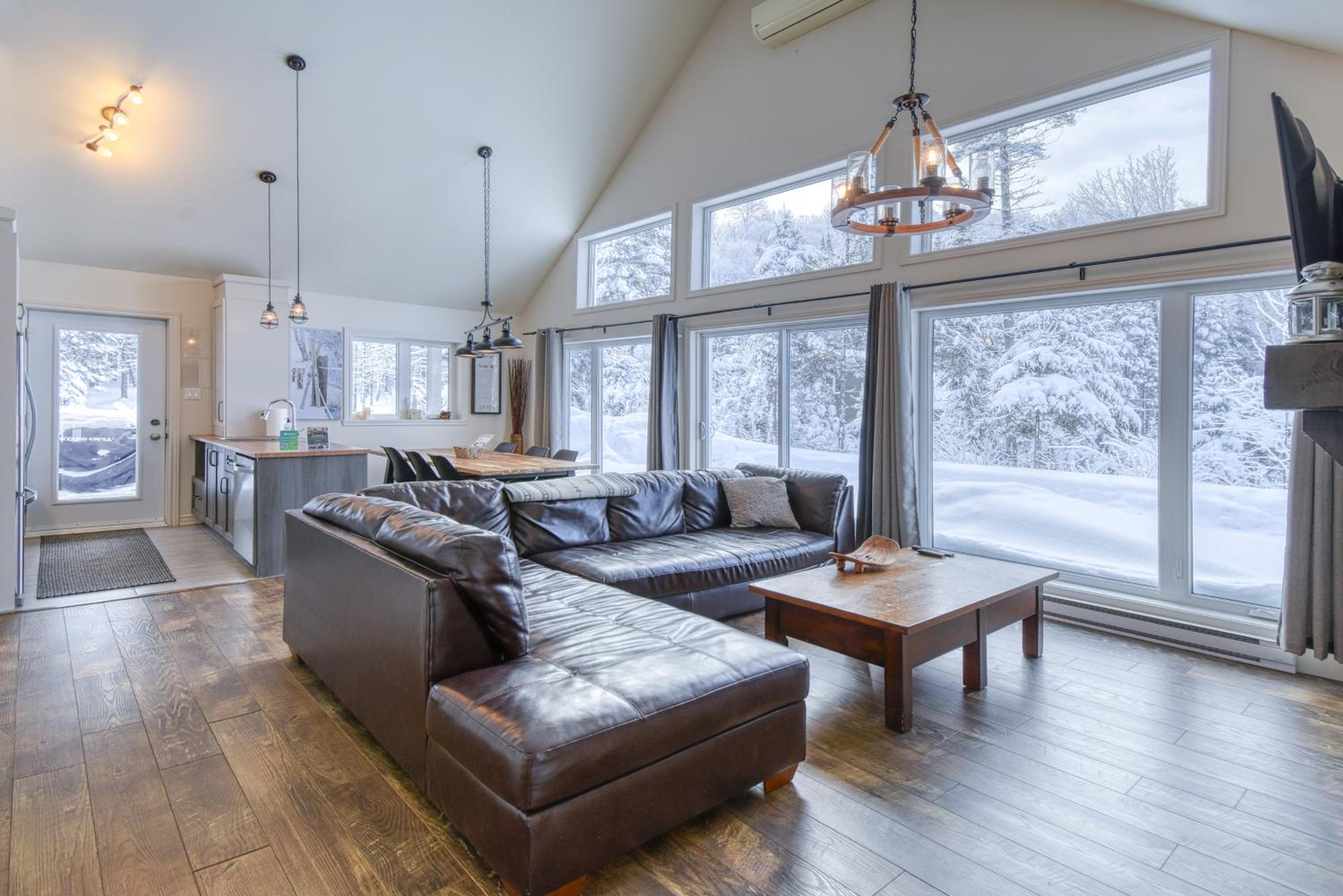 46 Impasse - Lac Superior Getaway 3BR Home w Hot Tub