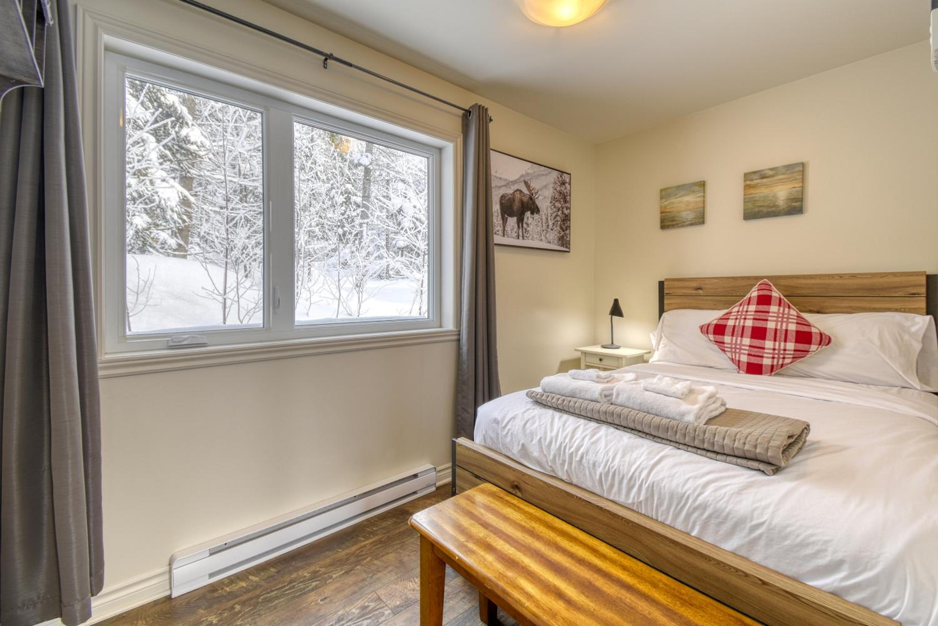 46 Impasse - Lac Superior Getaway 3BR Home w Hot Tub