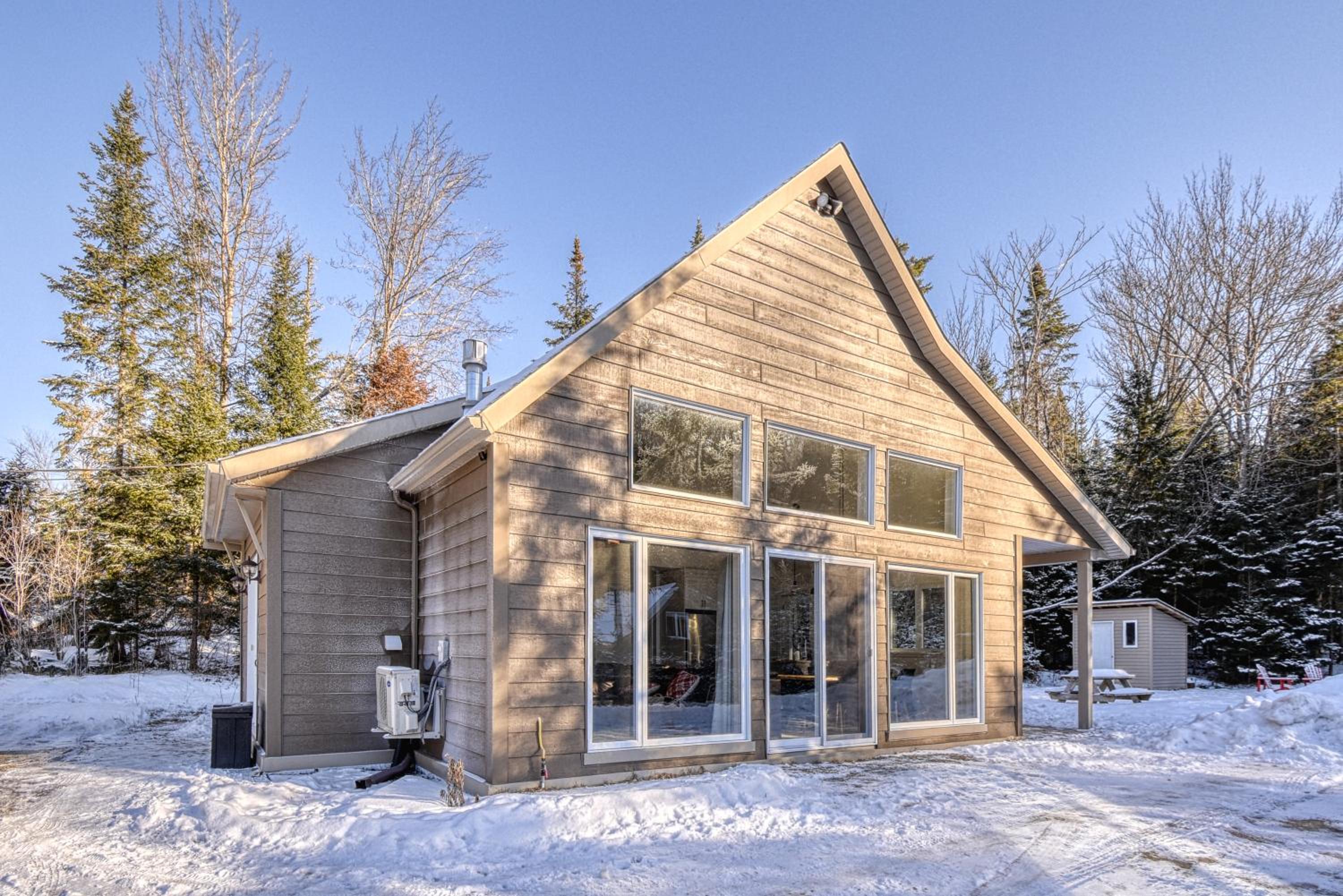46 Impasse - Lac Superior Getaway 3BR Home w Hot Tub