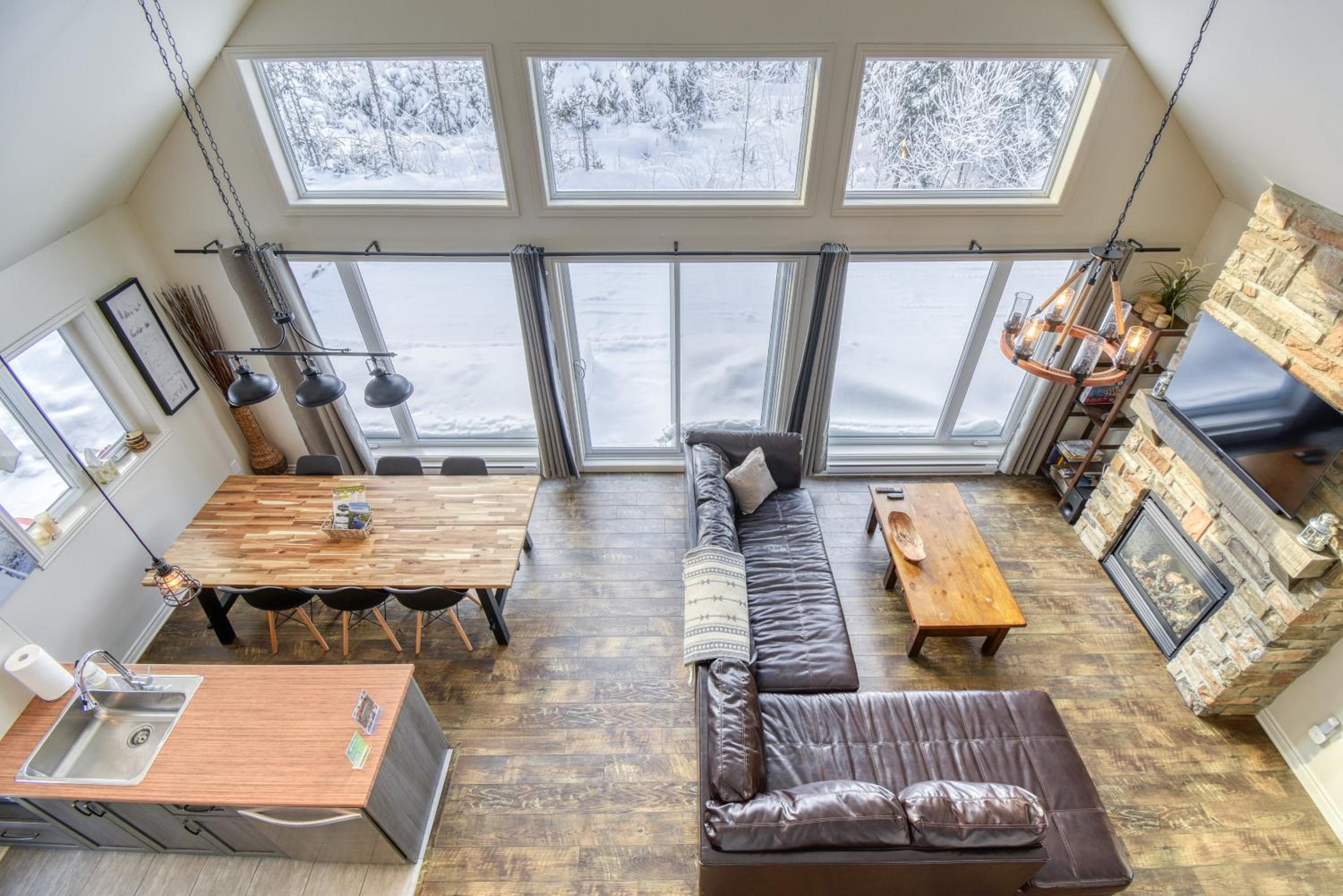 46 Impasse - Lac Superior Getaway 3BR Home w Hot Tub