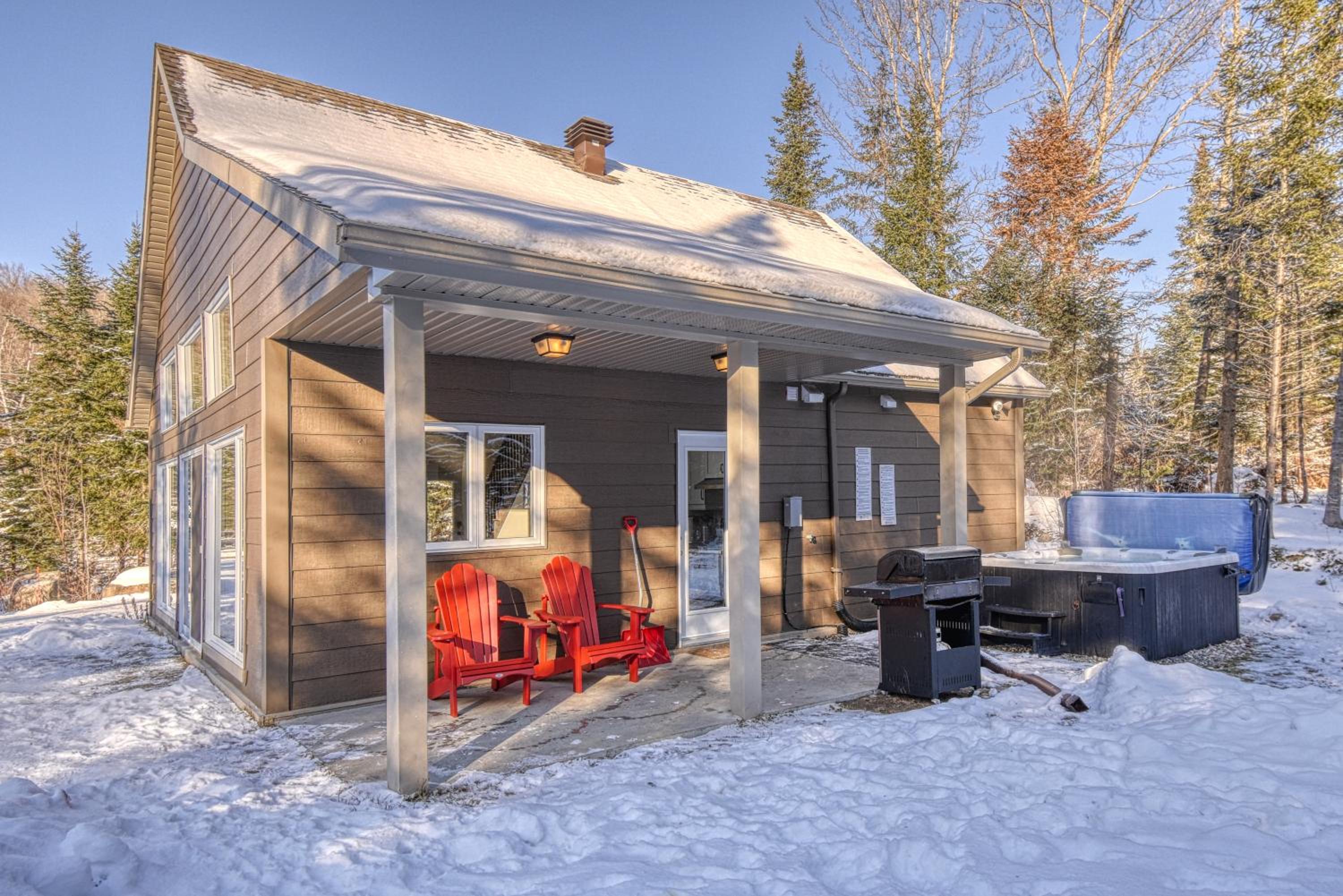 46 Impasse - Lac Superior Getaway 3BR Home w Hot Tub