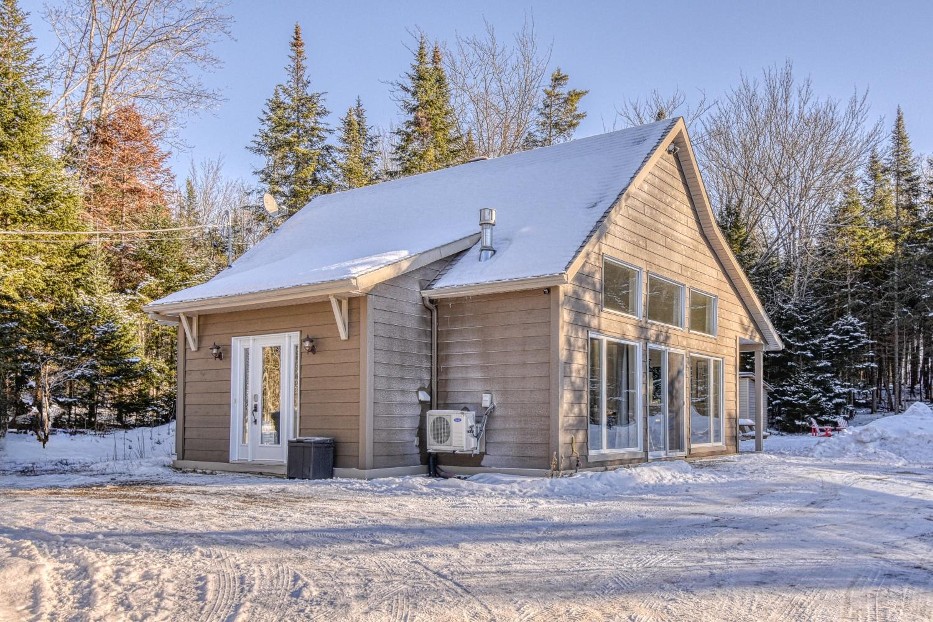 46 Impasse - Lac Superior Getaway 3BR Home w Hot Tub