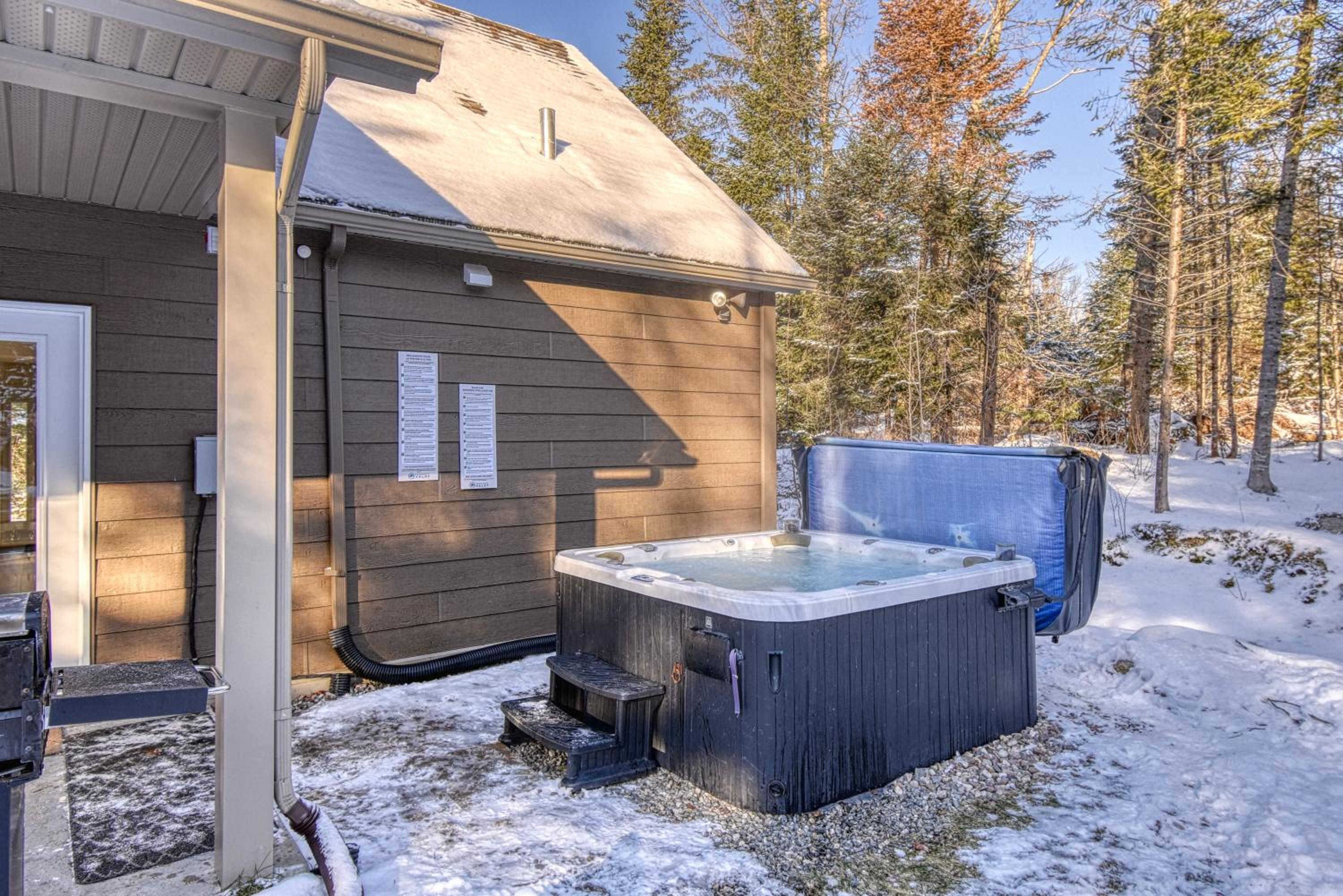 46 Impasse - Lac Superior Getaway 3BR Home w Hot Tub