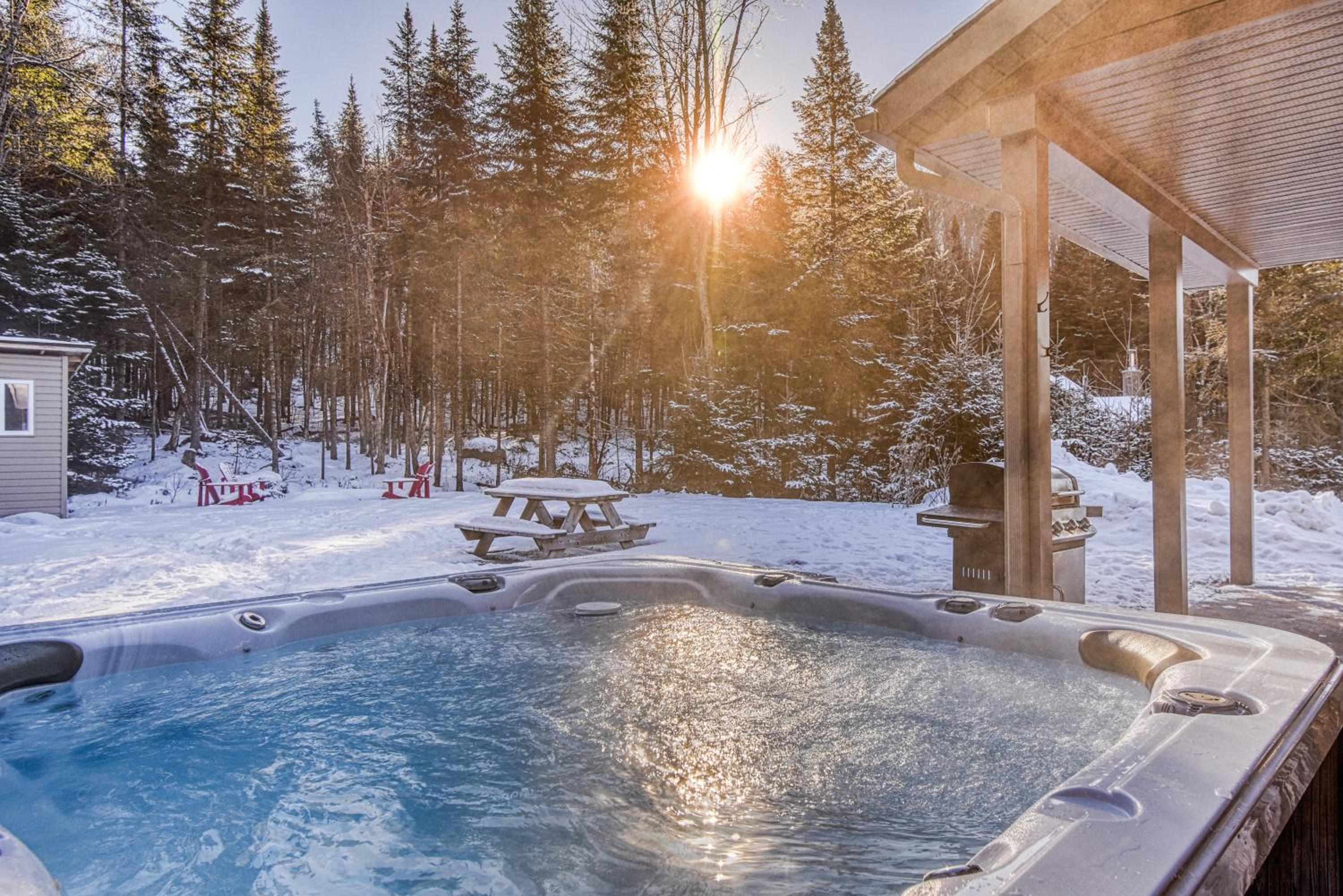 46 Impasse - Lac Superior Getaway 3BR Home w Hot Tub