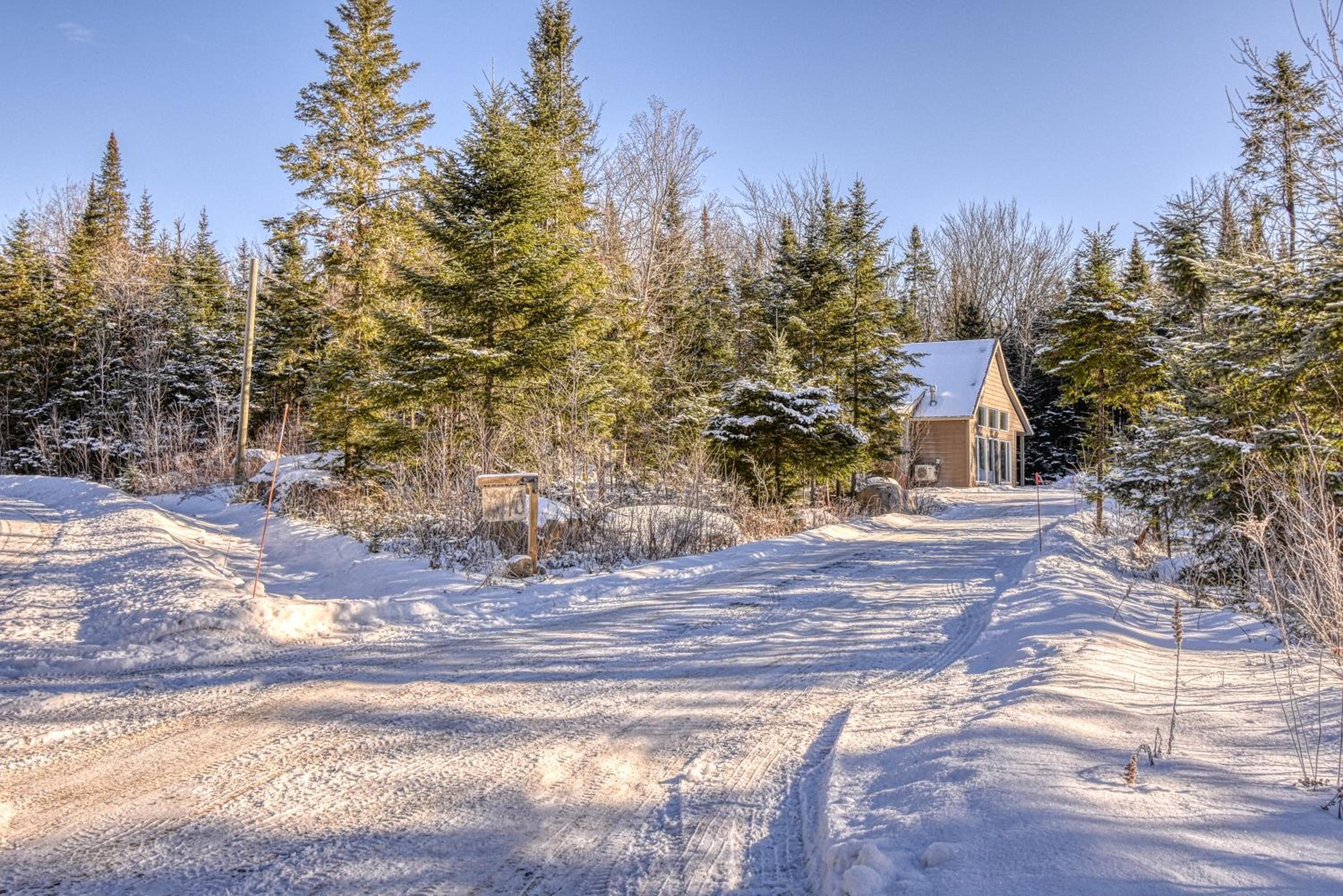 46 Impasse - Lac Superior Getaway 3BR Home w Hot Tub