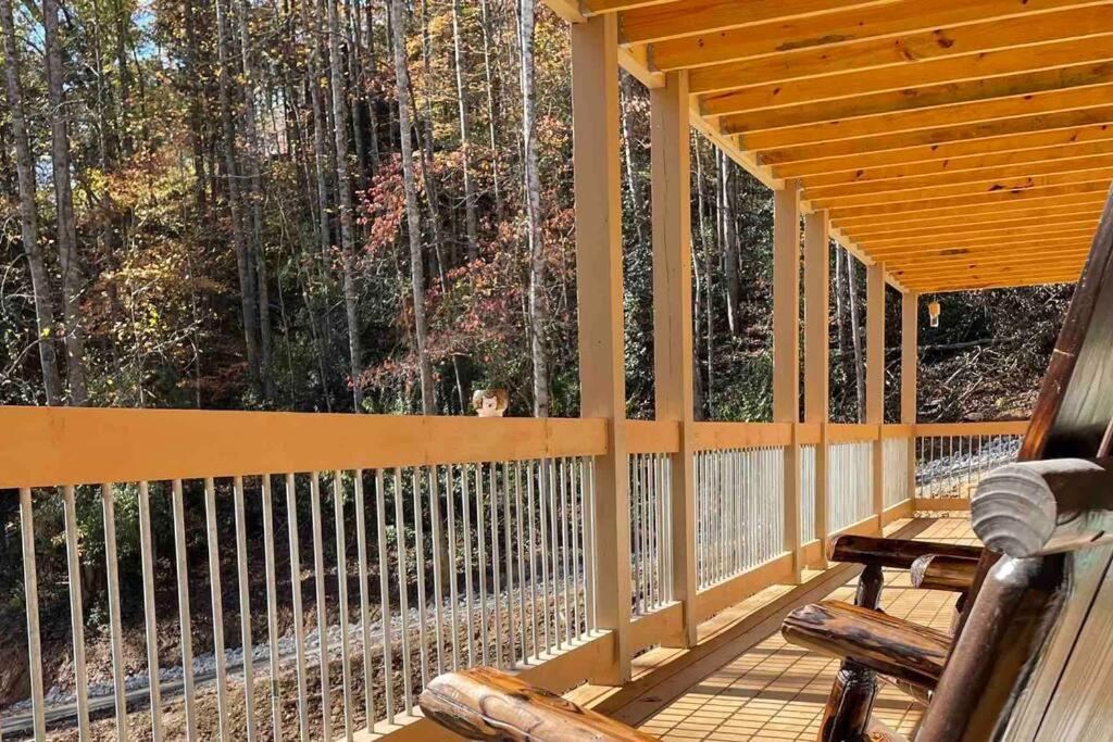 The Grand Tennessean Cabin- Four Bedroom Luxury Cabin in the Mountains