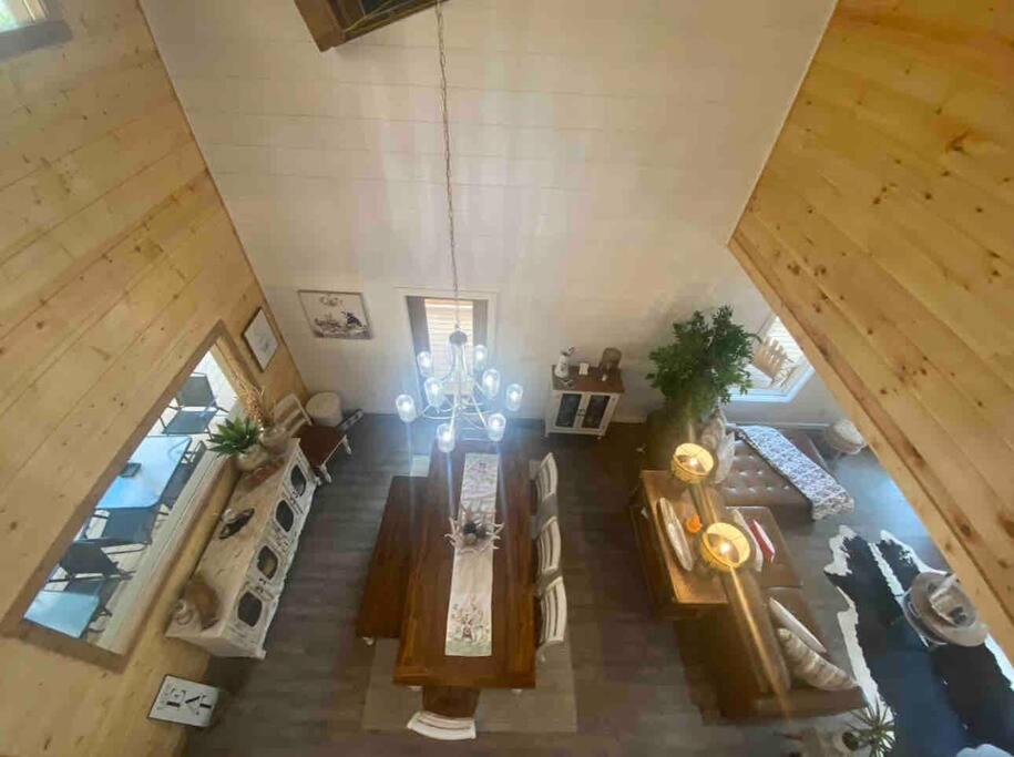 The Grand Tennessean Cabin- Four Bedroom Luxury Cabin in the Mountains