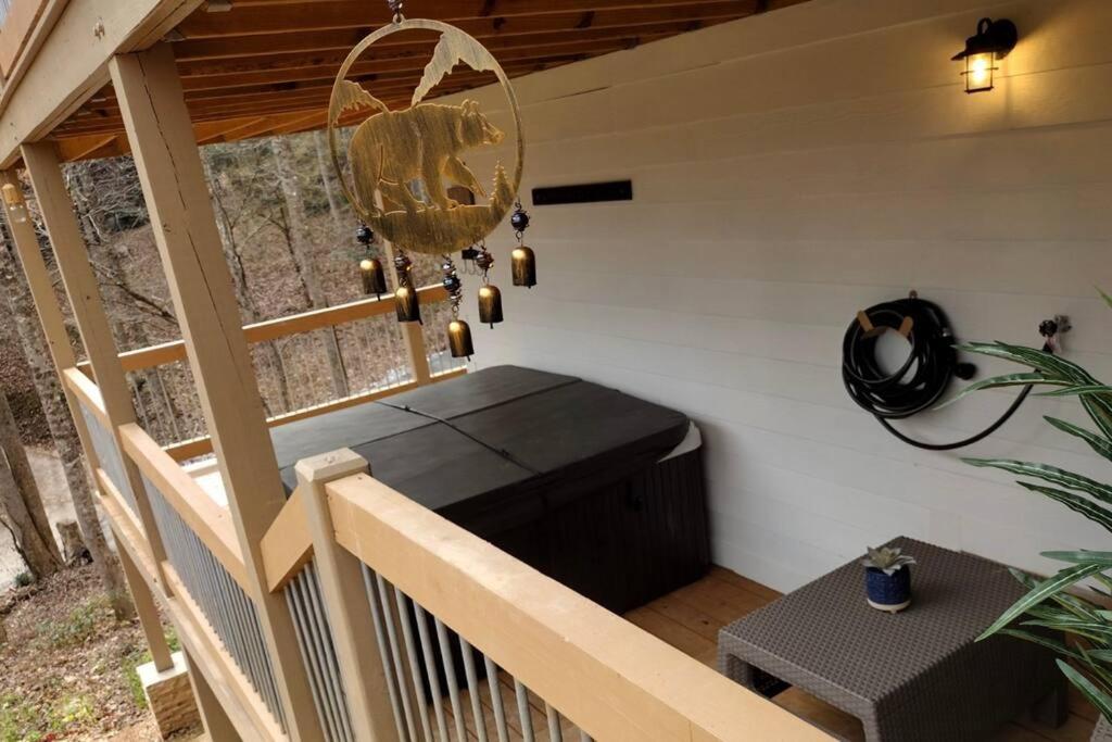 The Grand Tennessean Cabin- Four Bedroom Luxury Cabin in the Mountains
