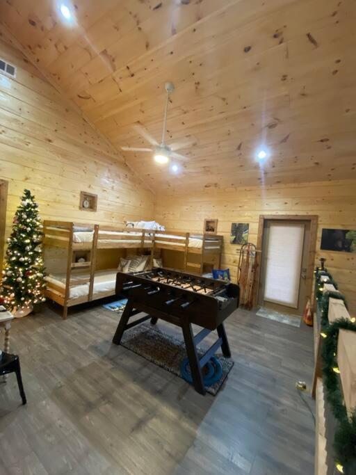 The Grand Tennessean Cabin- Four Bedroom Luxury Cabin in the Mountains
