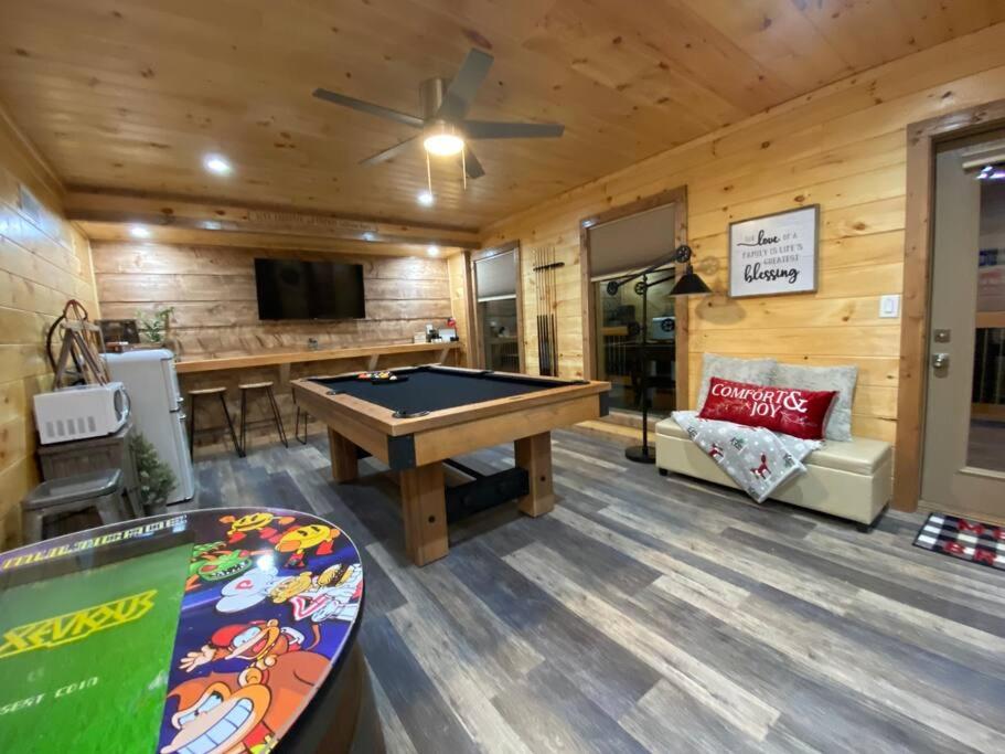 The Grand Tennessean Cabin- Four Bedroom Luxury Cabin in the Mountains