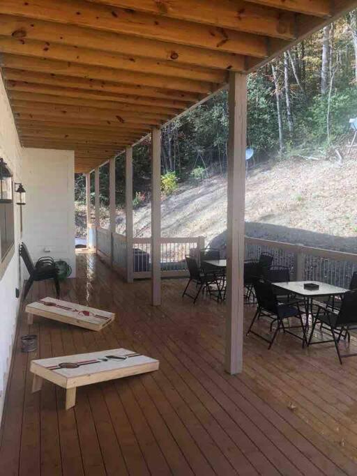 The Grand Tennessean Cabin- Four Bedroom Luxury Cabin in the Mountains