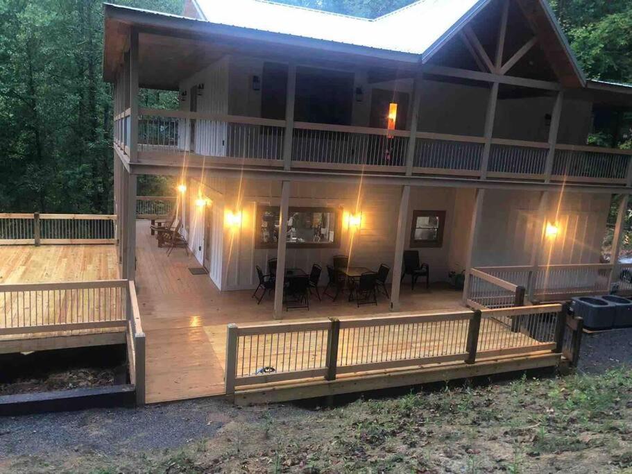 The Grand Tennessean Cabin- Four Bedroom Luxury Cabin in the Mountains
