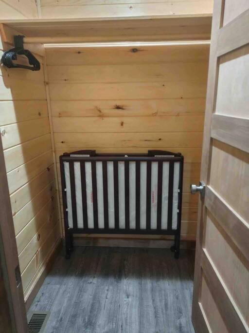 The Grand Tennessean Cabin- Four Bedroom Luxury Cabin in the Mountains