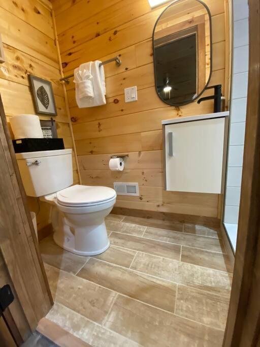 The Grand Tennessean Cabin- Four Bedroom Luxury Cabin in the Mountains