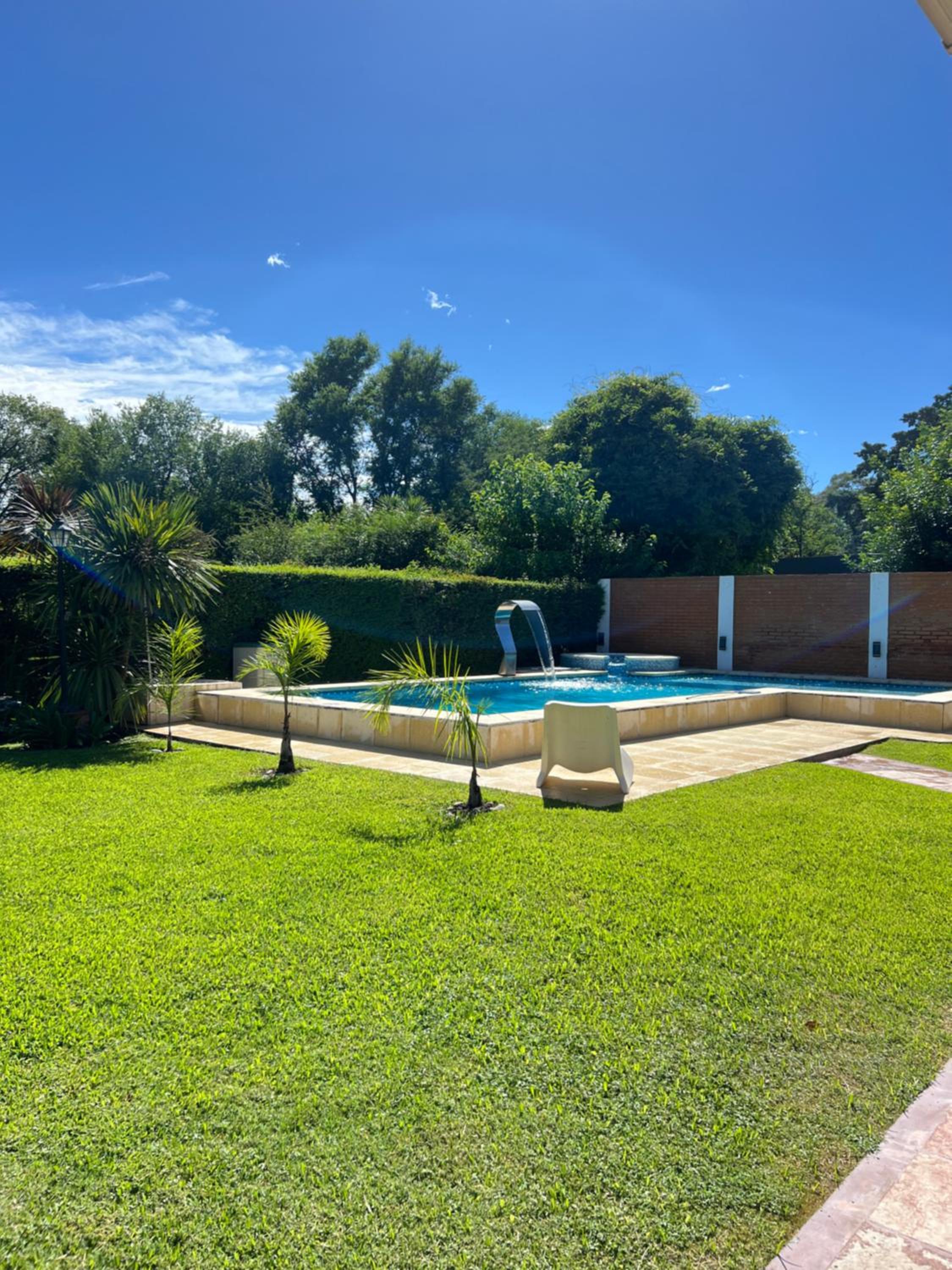 CASA QUINTA EN BARRIO PRIVADO
