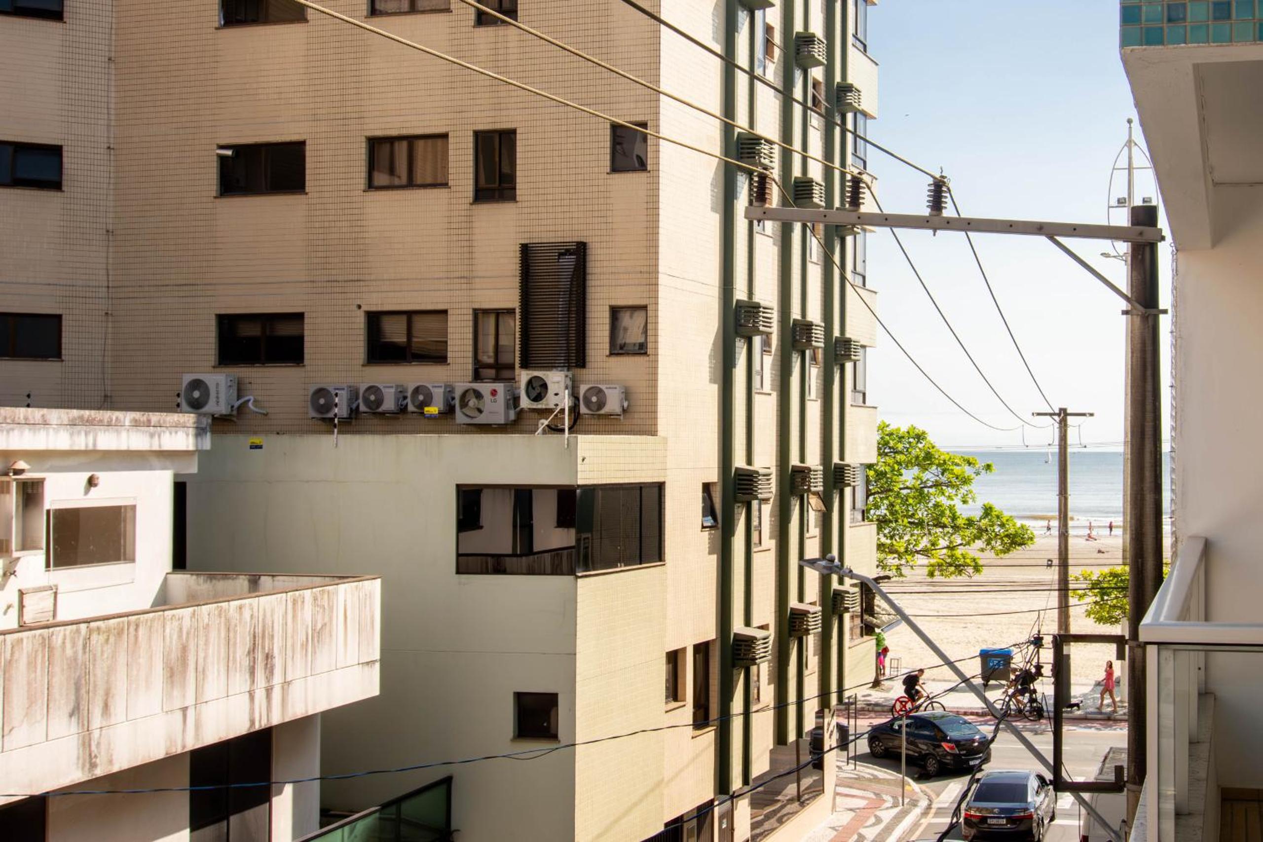 Apto na Av. Atlântica com garagem RN1147