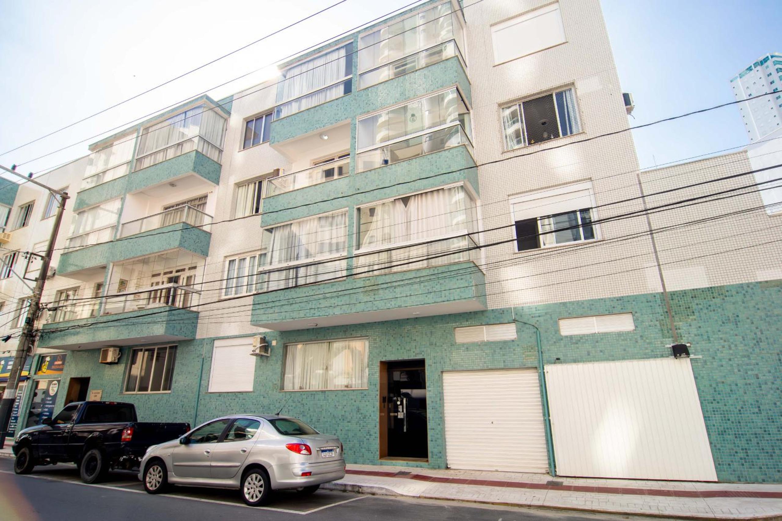 Apto na Av. Atlântica com garagem RN1147