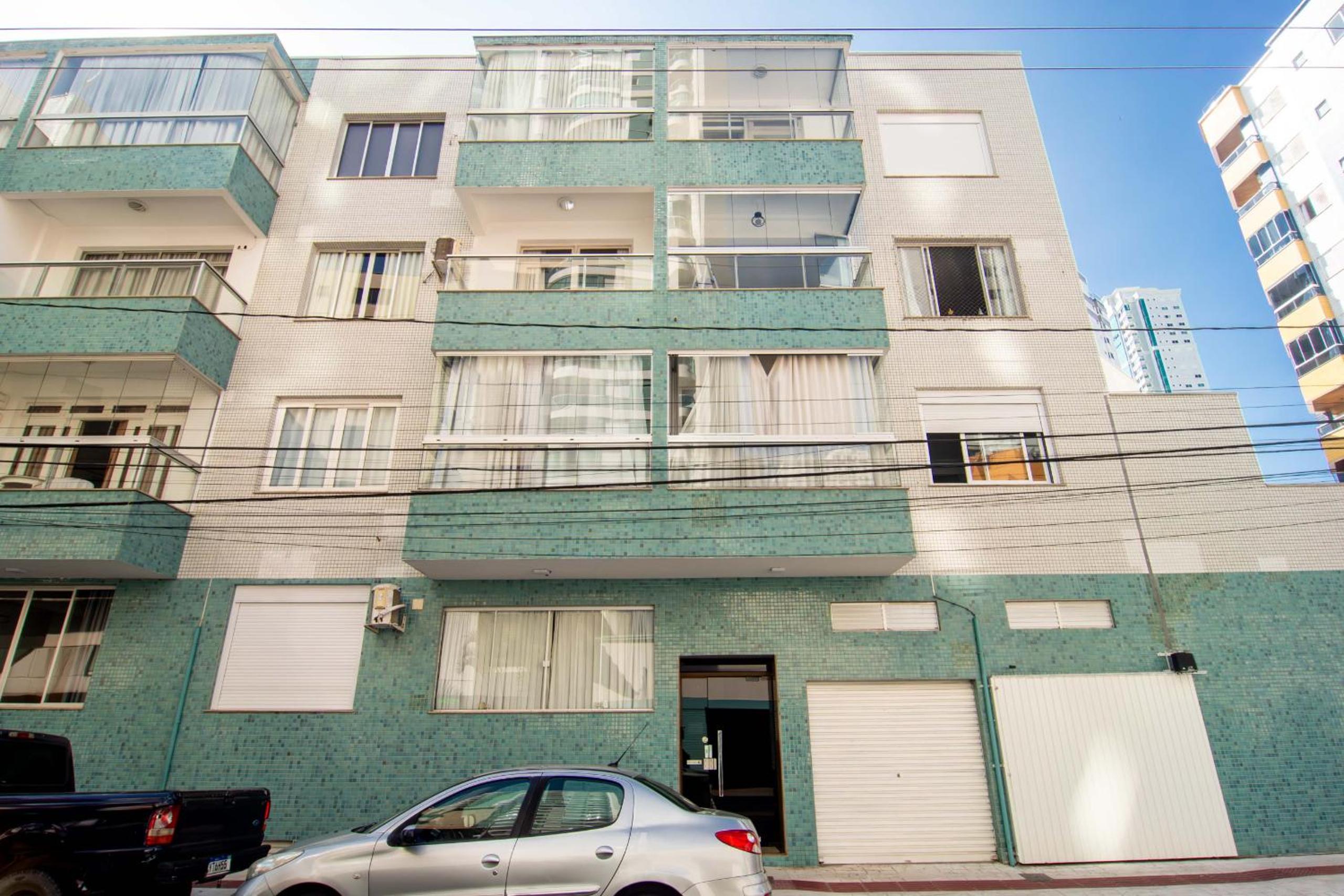 Apto na Av. Atlântica com garagem RN1147