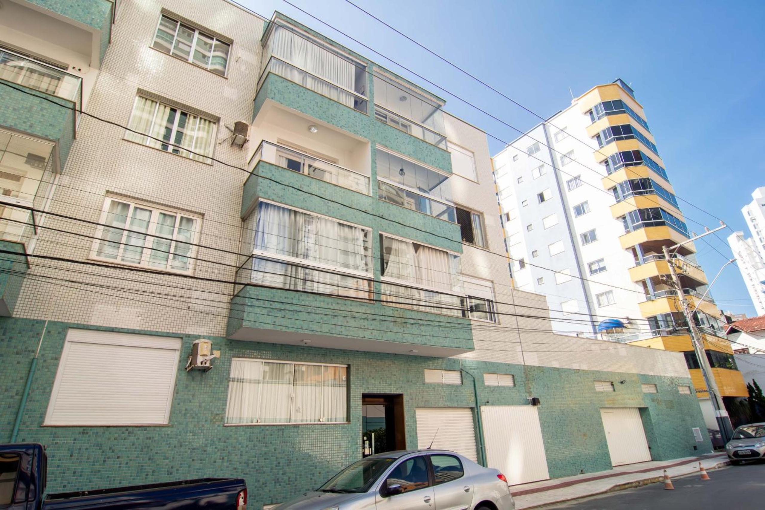 Apto na Av. Atlântica com garagem RN1147