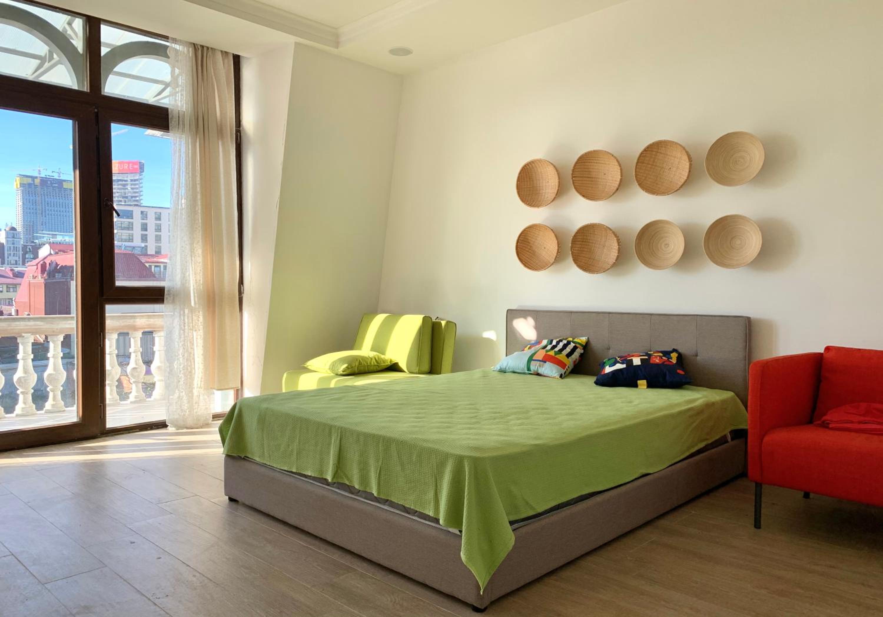 Central Old Batumi / Europe Square apartment / with balcony view 3