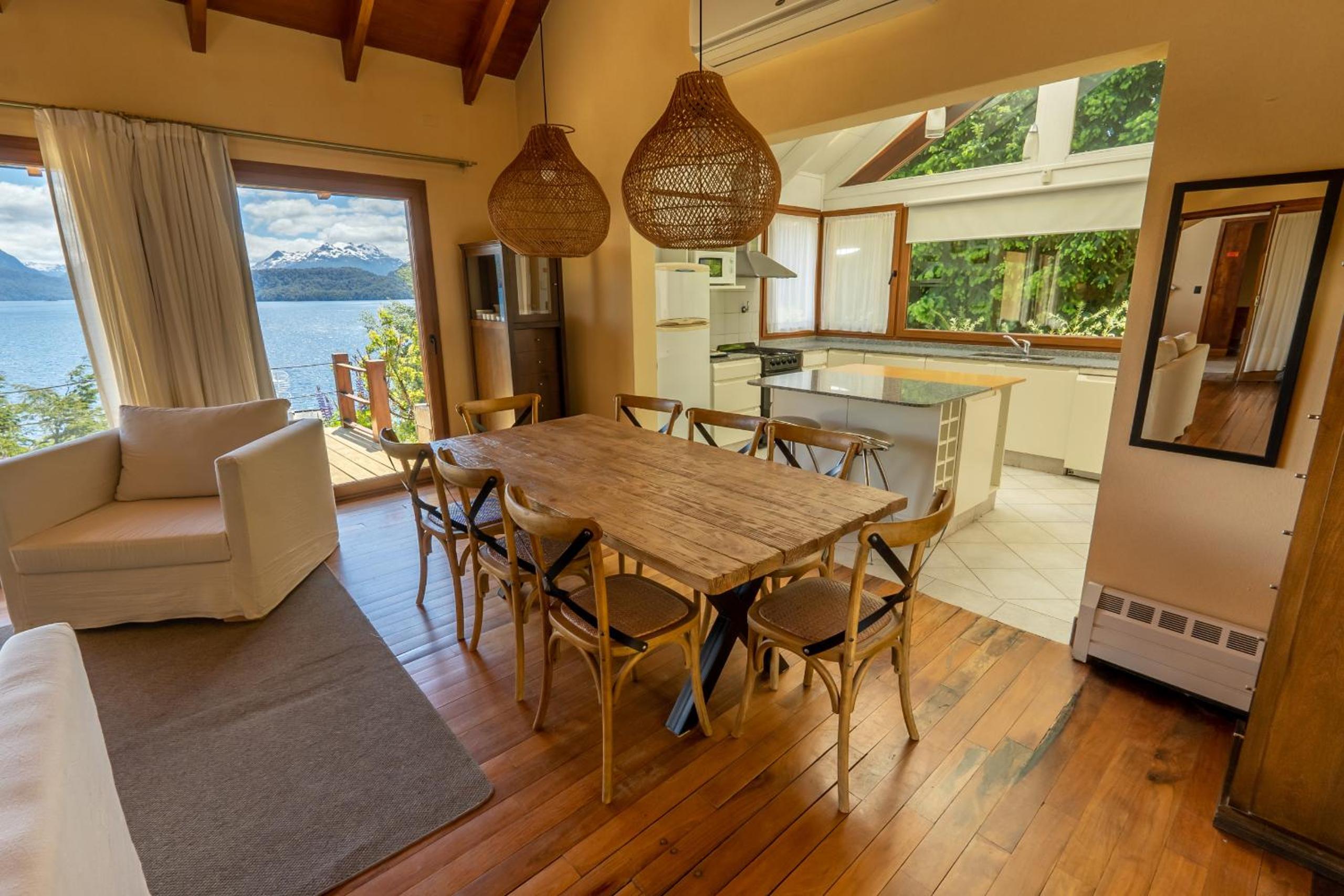 RentUp - Casa con vista panorámica al lago Nahuel Huapi
