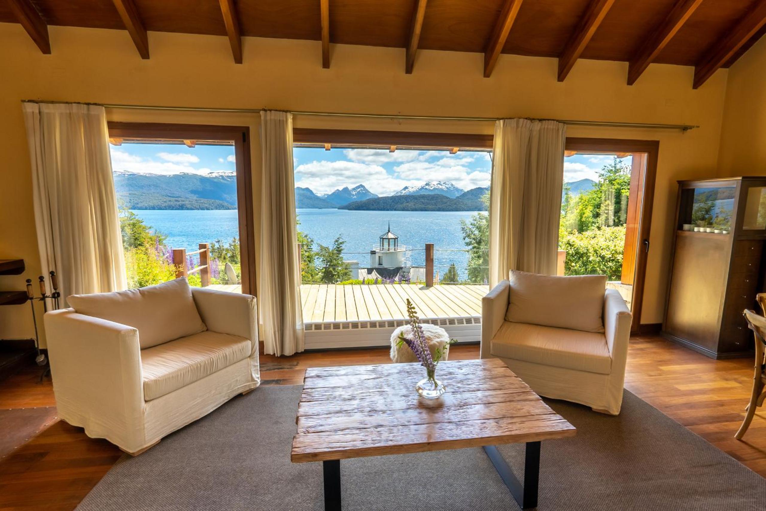 RentUp - Casa con vista panorámica al lago Nahuel Huapi