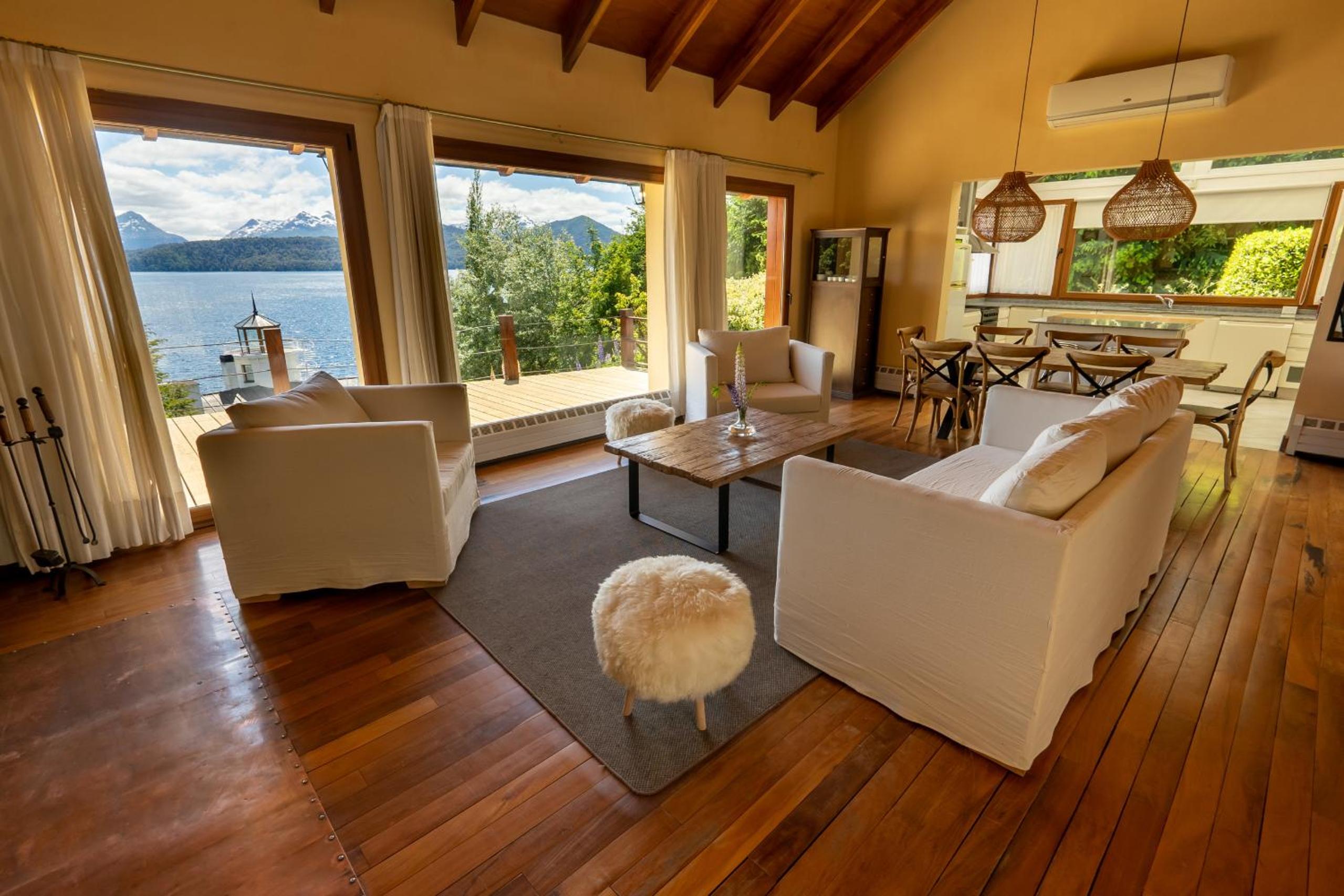 RentUp - Casa con vista panorámica al lago Nahuel Huapi