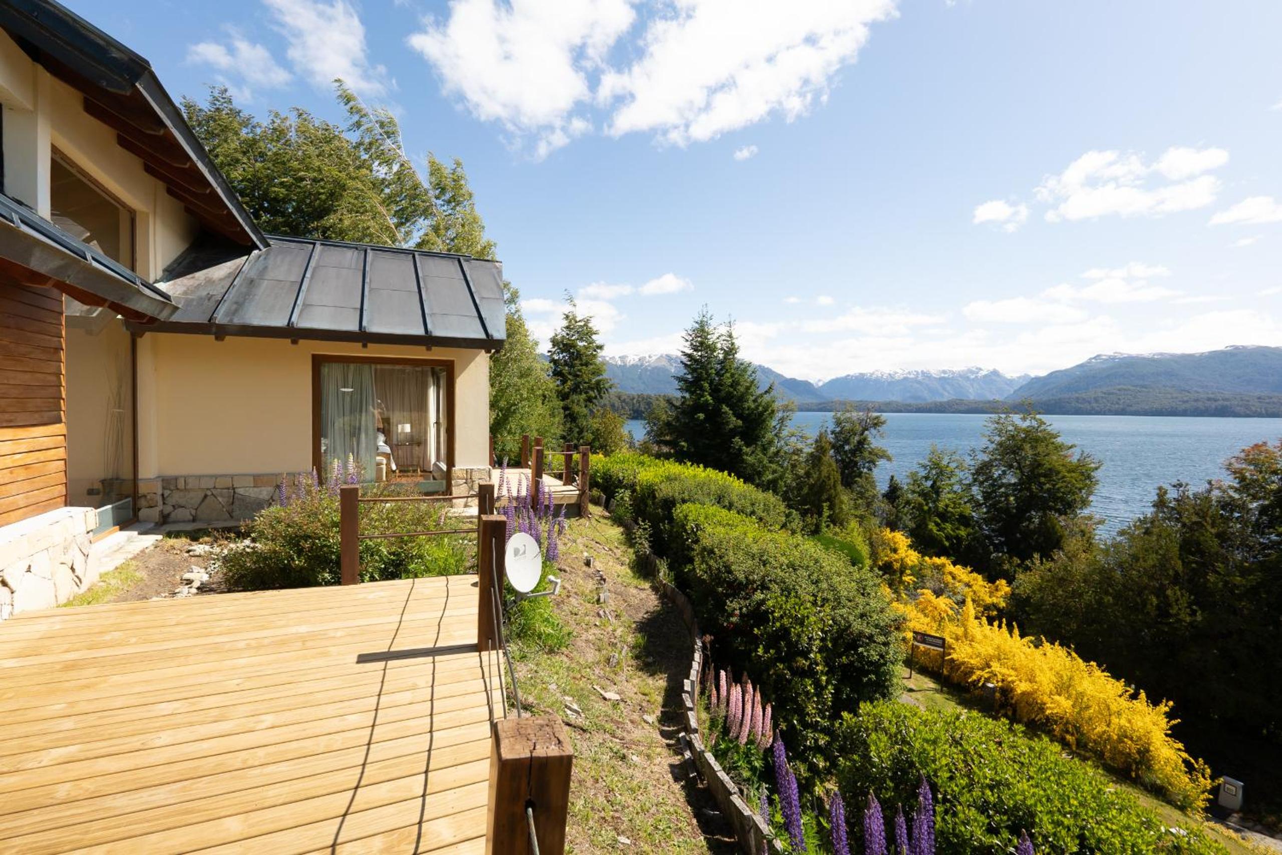 RentUp - Casa con vista panorámica al lago Nahuel Huapi