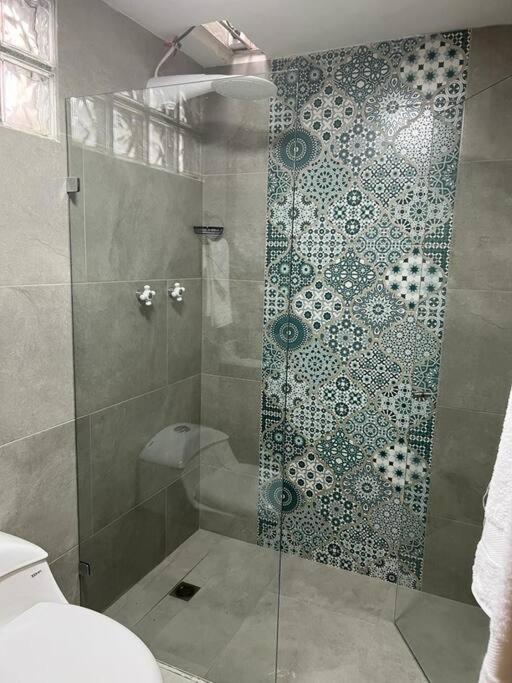Excellent House (Laureles) Jacuzzi and 6 Rooms